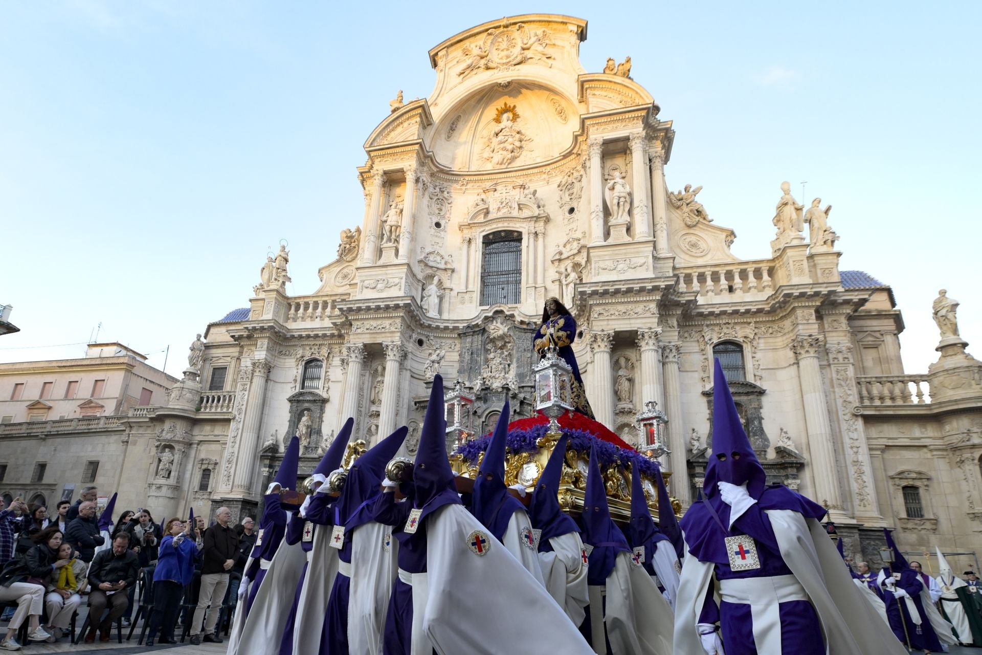La procesión del Rescate y la Esperanza del Martes Santo en Murcia, en imágenes