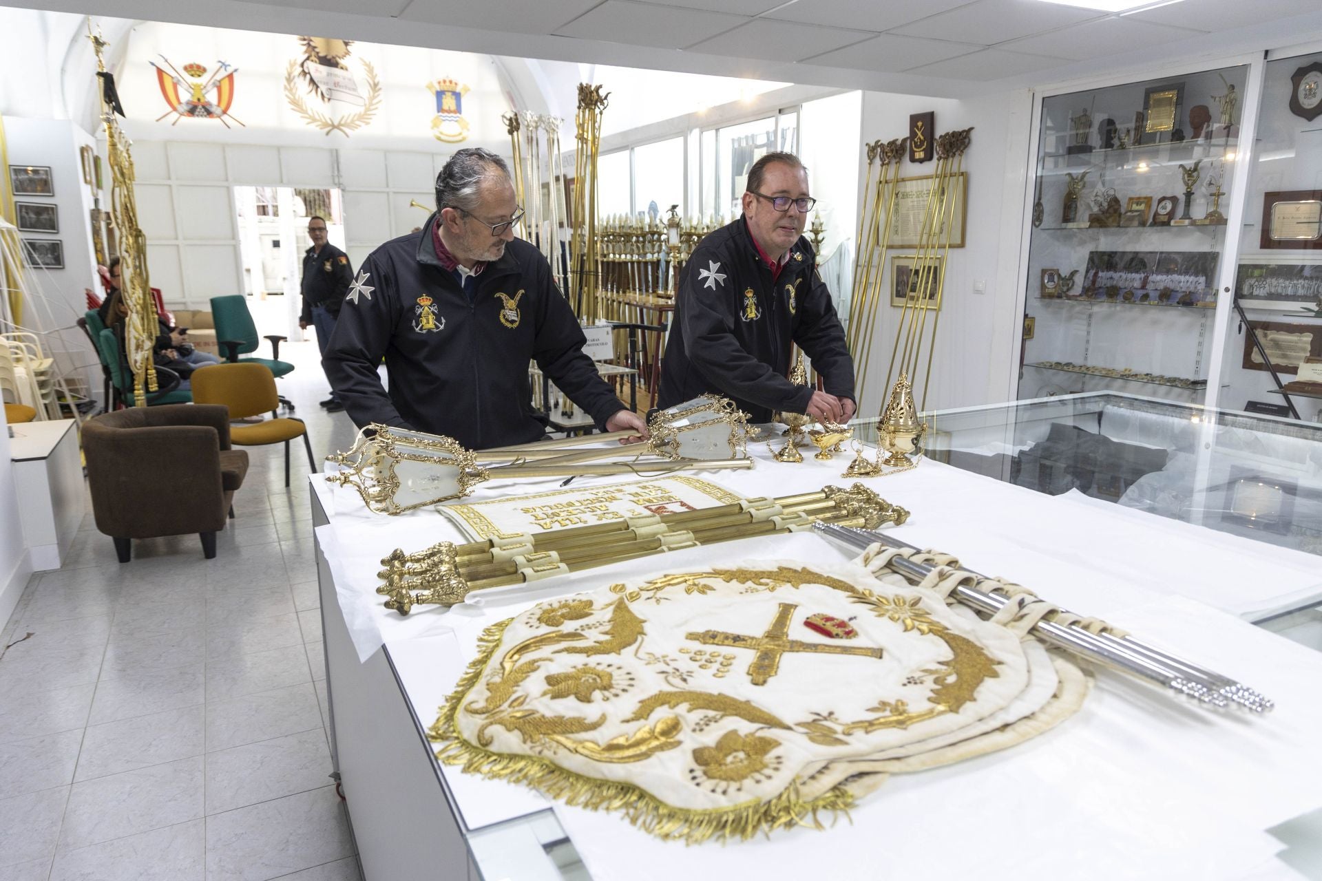 Las imágenes del Martes Santo de logística cofrade en Cartagena