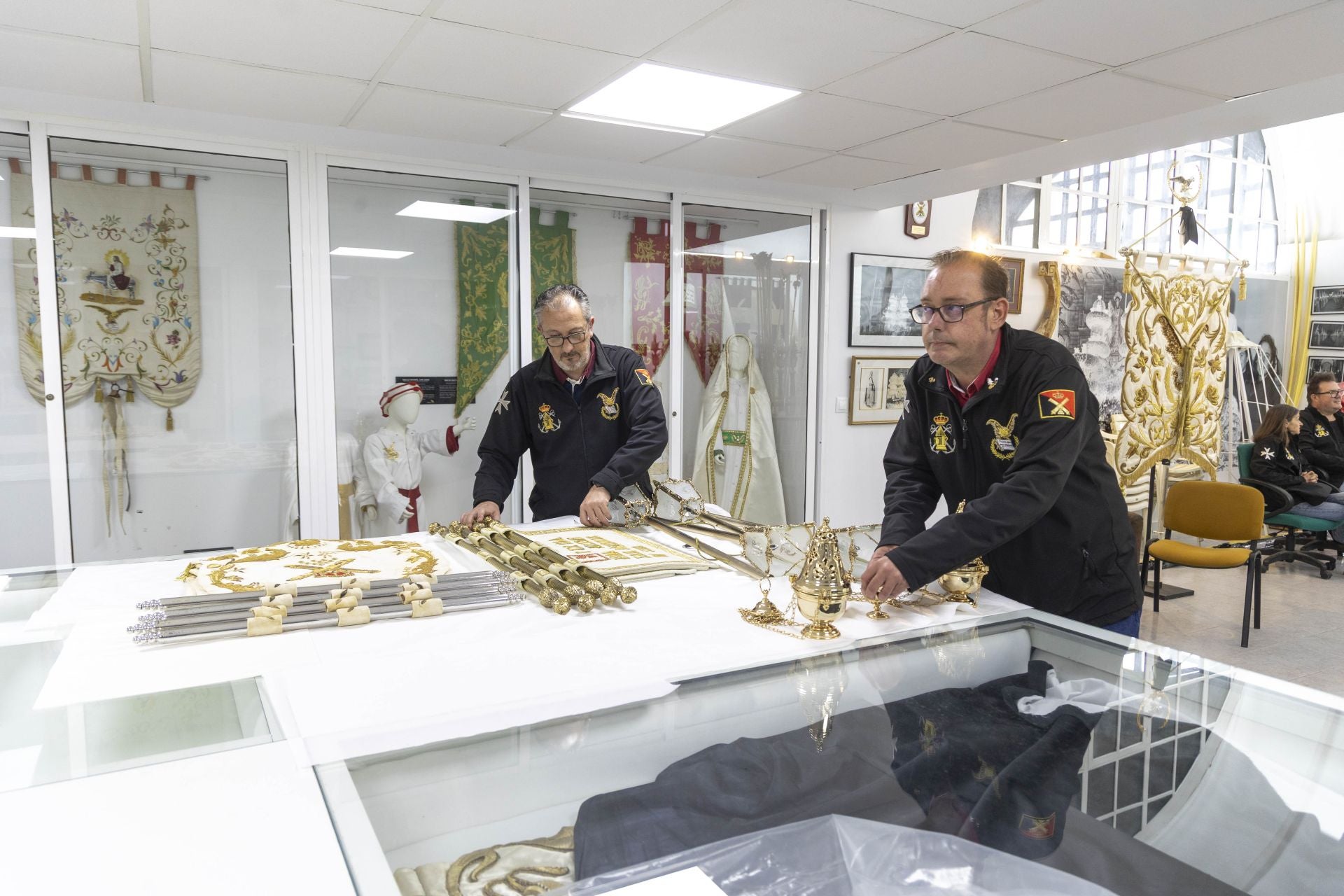Las imágenes del Martes Santo de logística cofrade en Cartagena