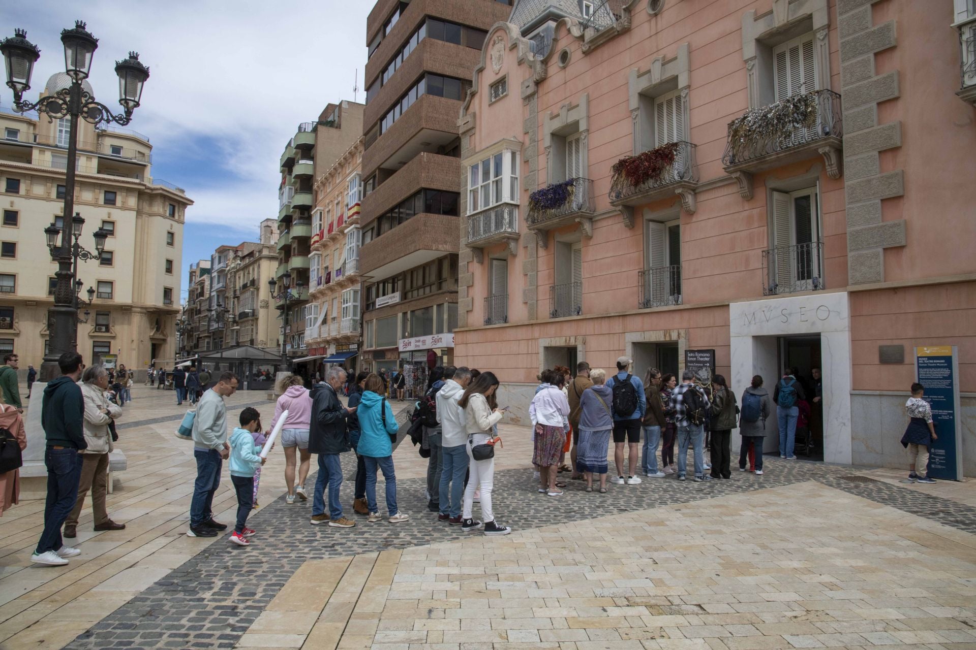 Las imágenes del Martes Santo de logística cofrade en Cartagena