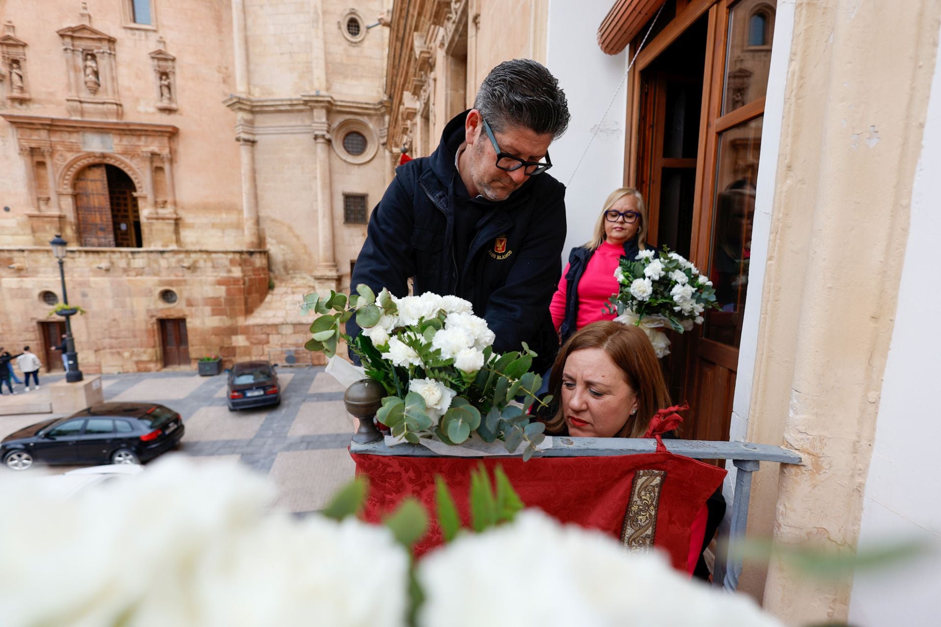 Casas con balcones de bandera en Lorca, en imágenes