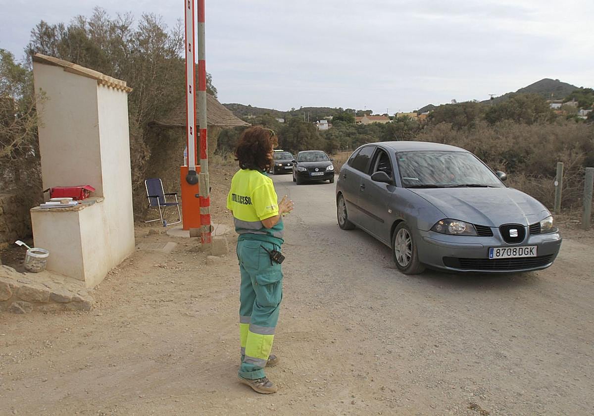 Imagen de archivo del control de accesos al Parque Regional de Calblanque.