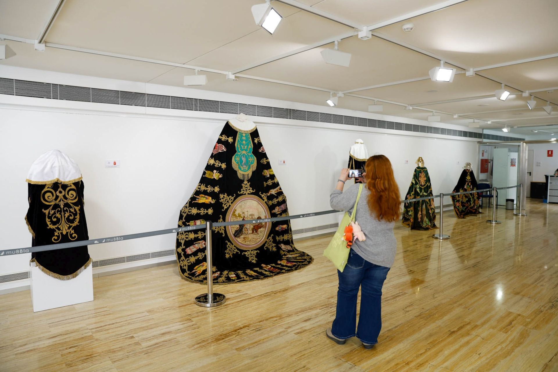 Las imágenes de la exposición &#039;Bordados del siglo XX&#039; en Lorca