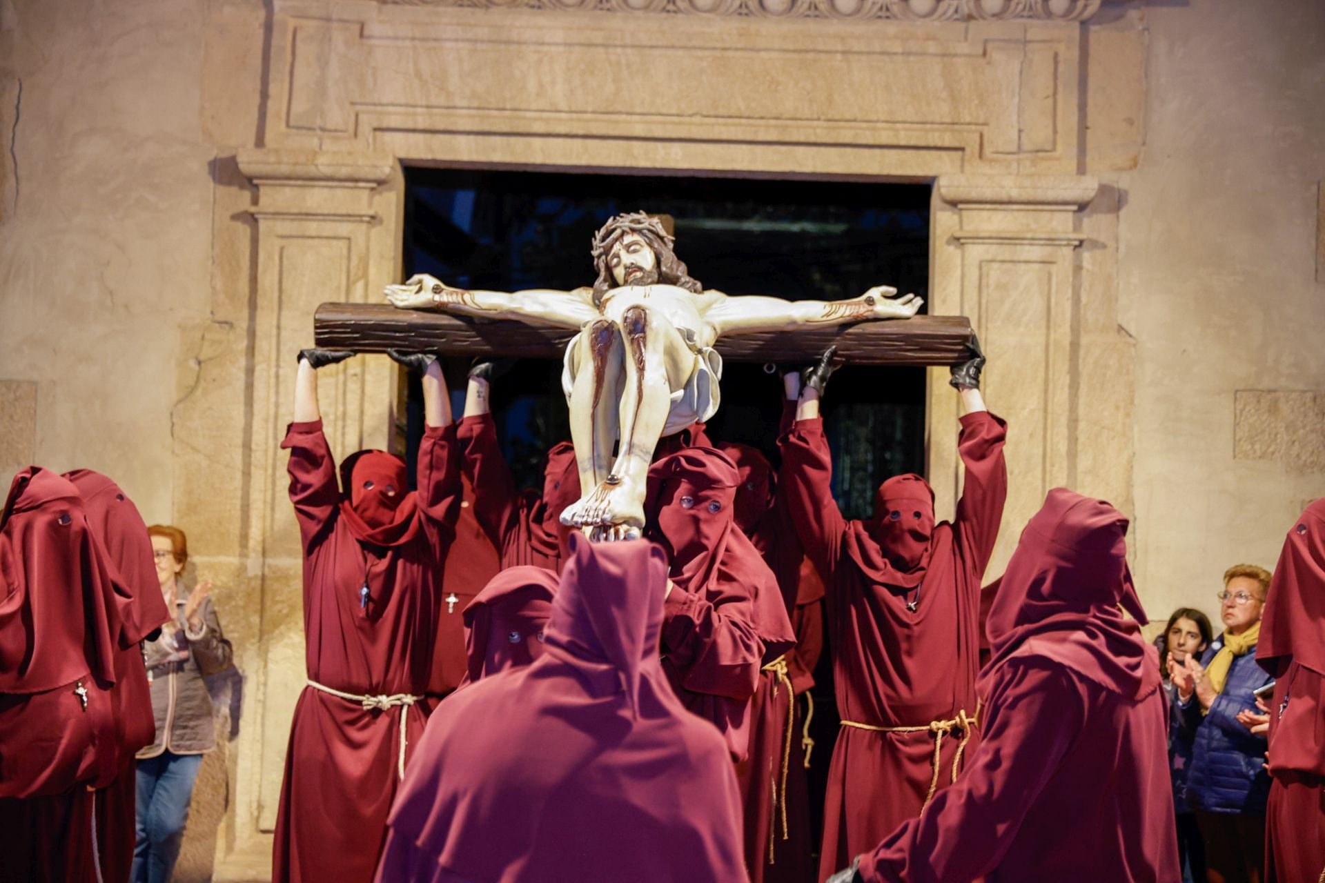 El traslado del Cristo de la Misericordia, en imágenes