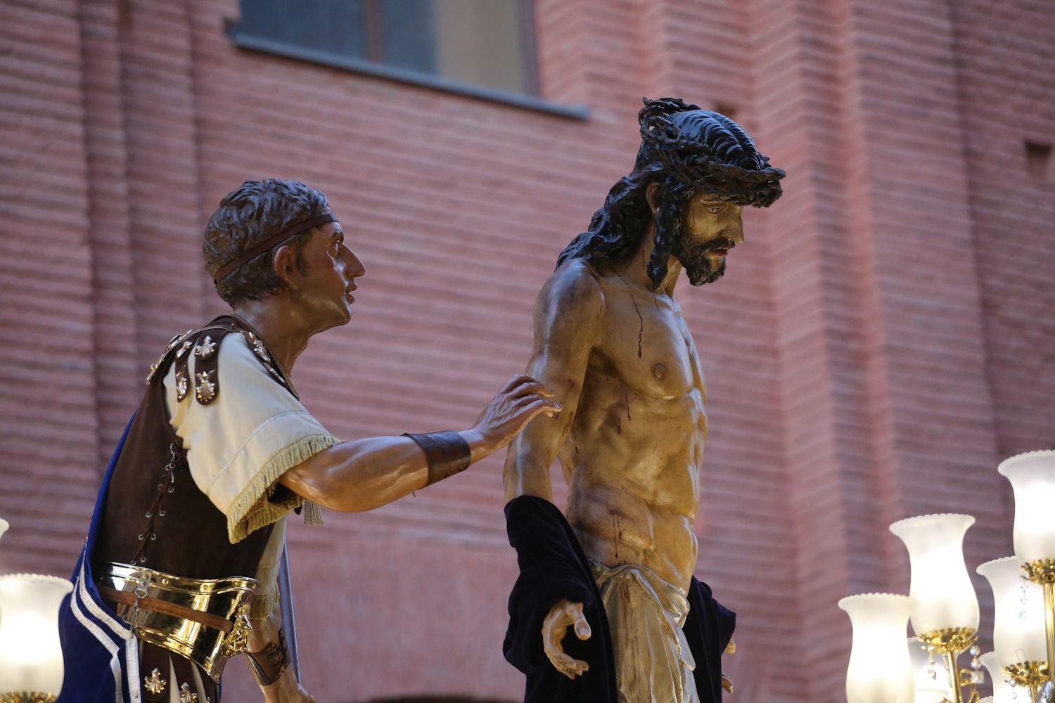 La procesión del Santo Entierro en Cartagena, en imágenes