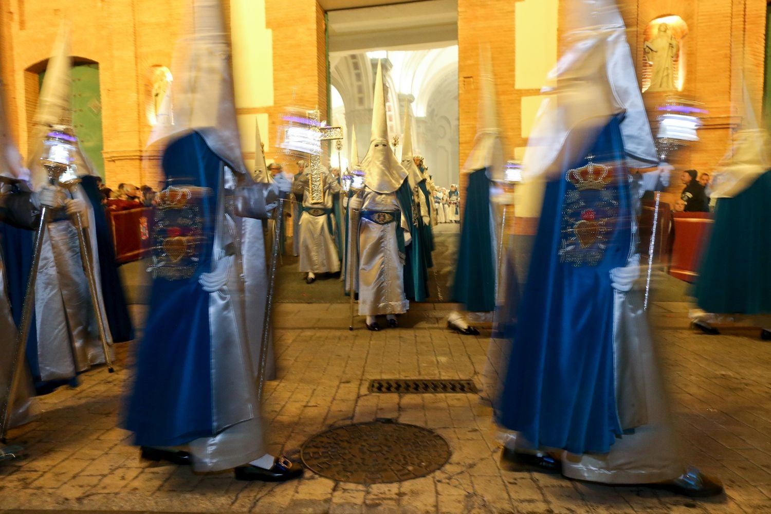 La procesión del Santo Entierro en Cartagena, en imágenes