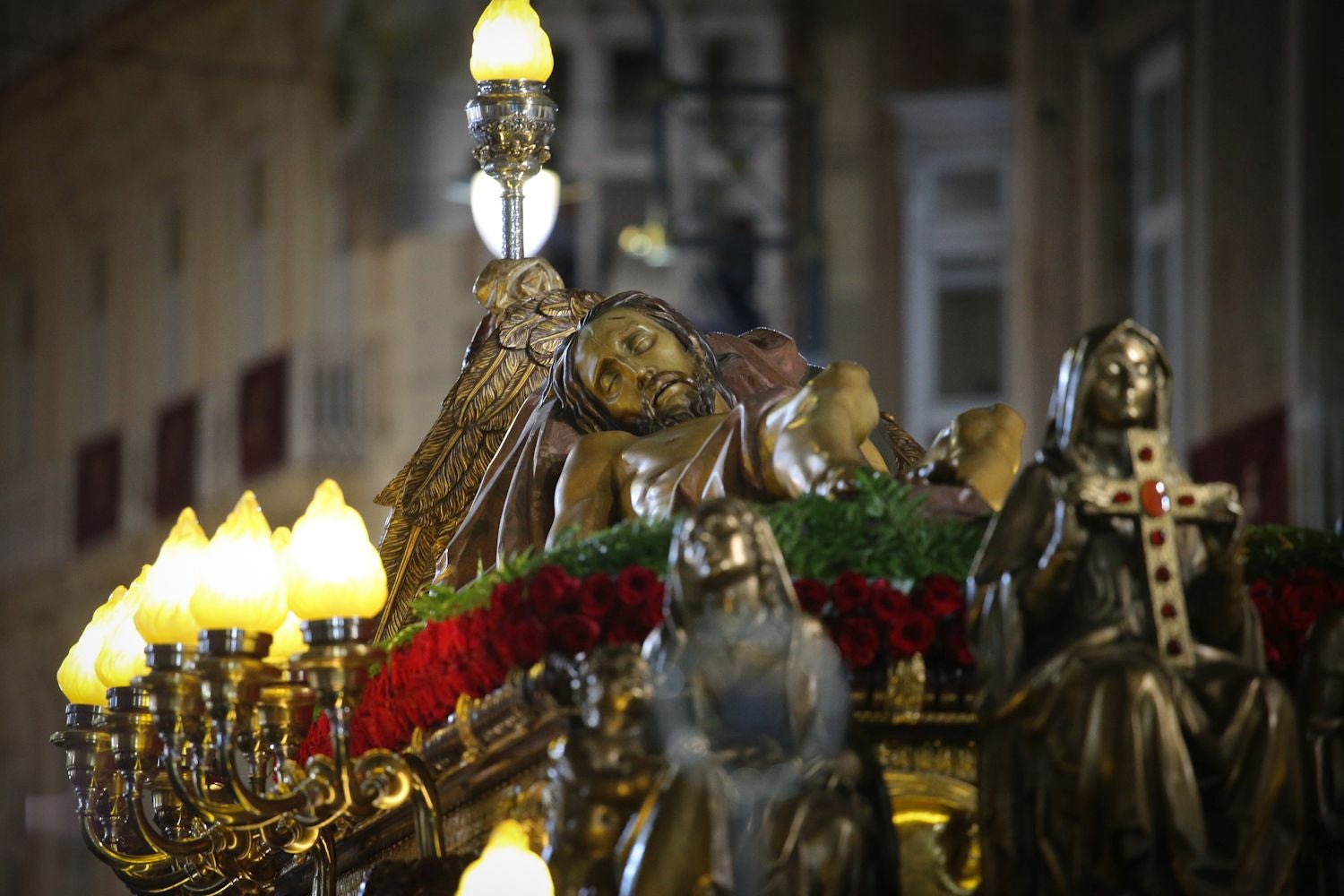La procesión del Santo Entierro en Cartagena, en imágenes