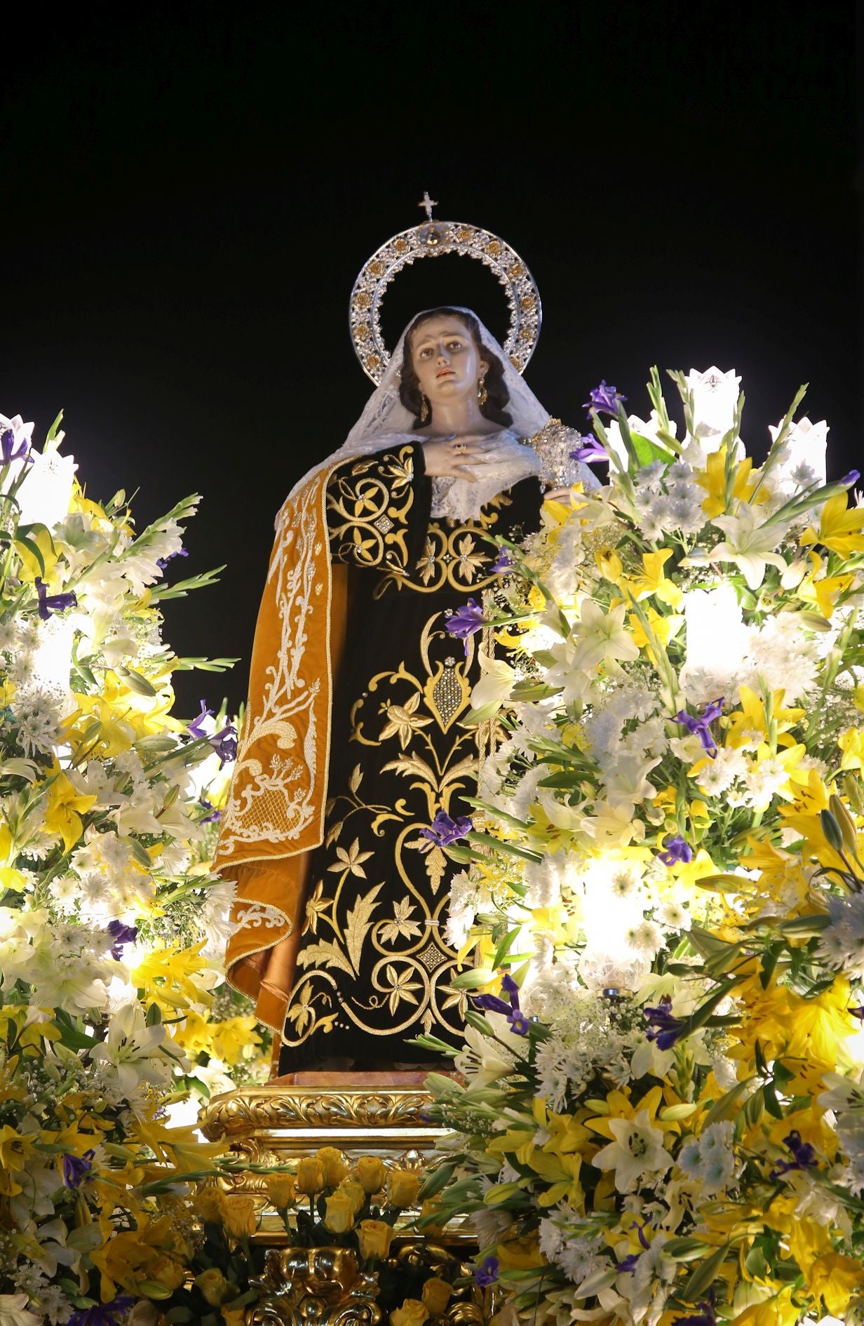 La procesión del Santo Entierro en Cartagena, en imágenes