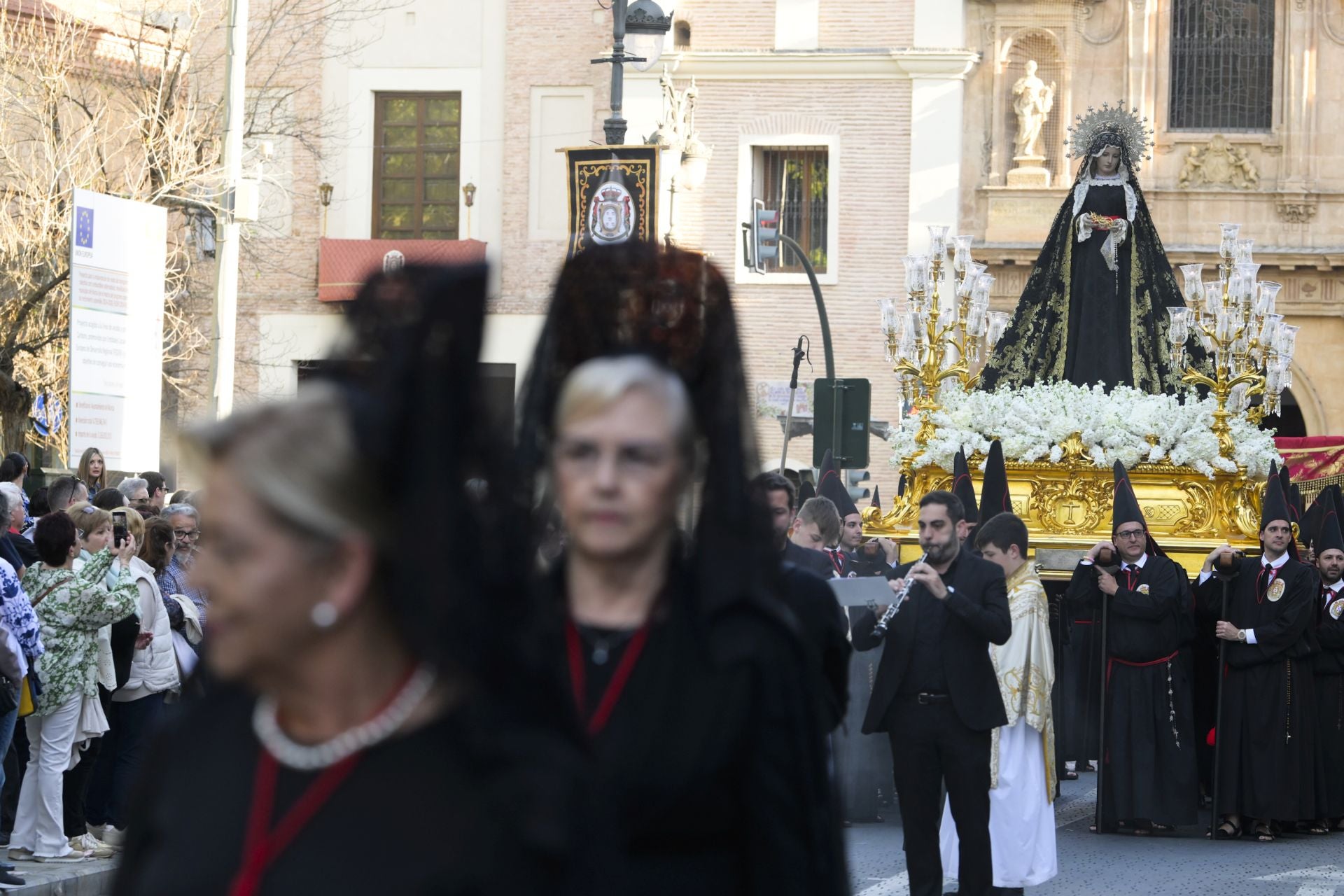 La procesión de la Soledad del Calvario en Murcia, en imágenes