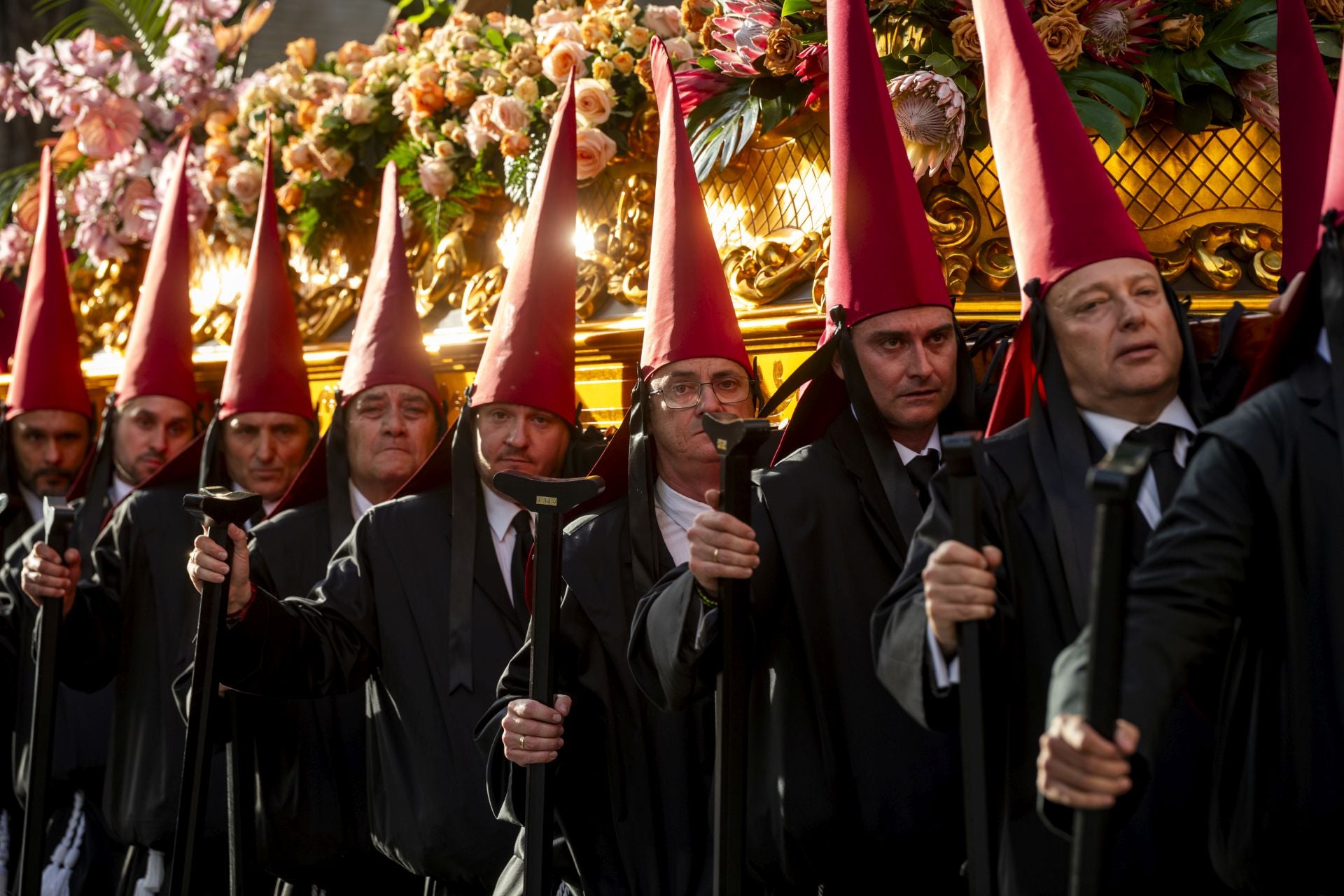 Luto en las calles de Murcia en el Viernes Santo