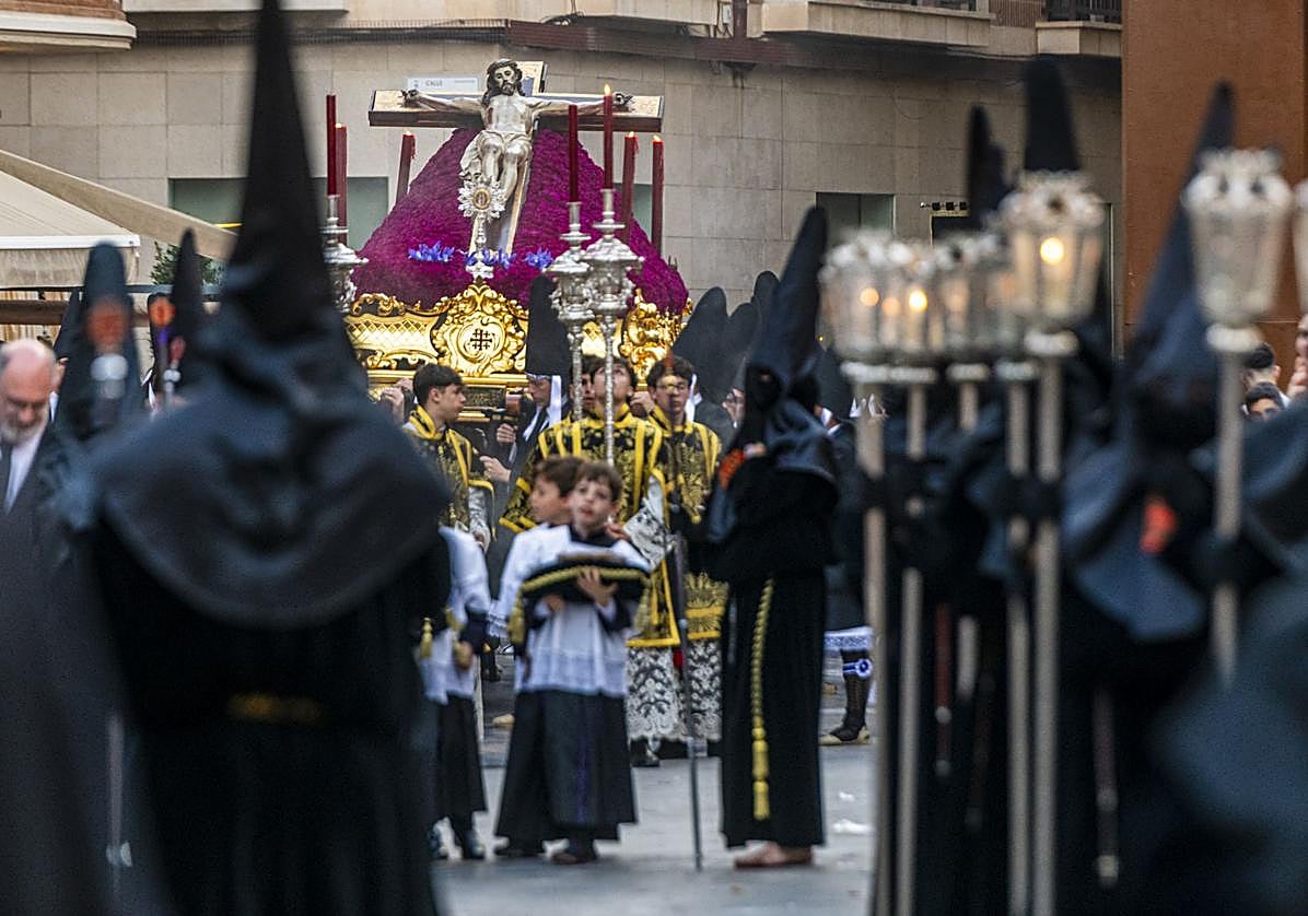 Luto en las calles de Murcia en el Viernes Santo