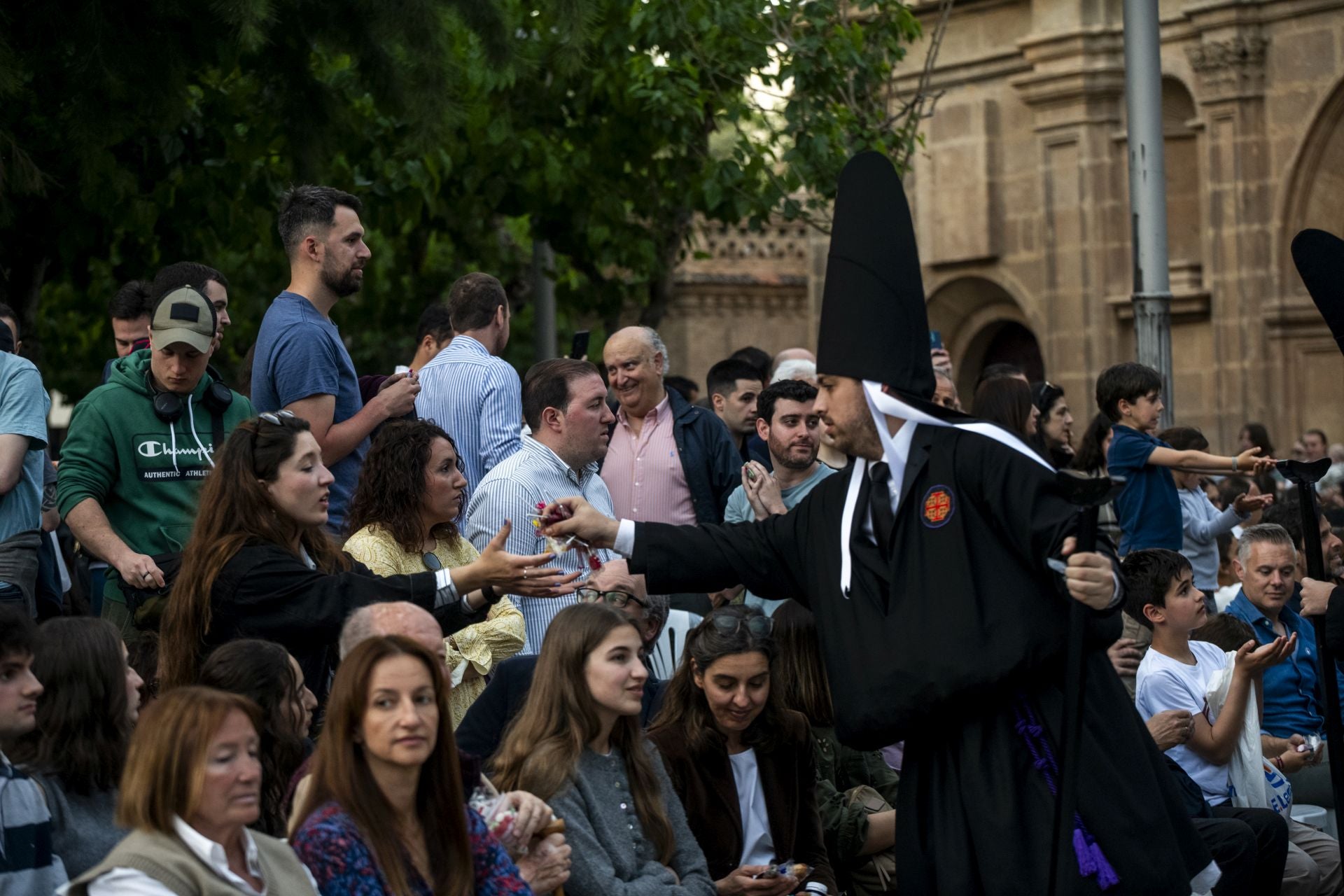 Luto en las calles de Murcia en el Viernes Santo