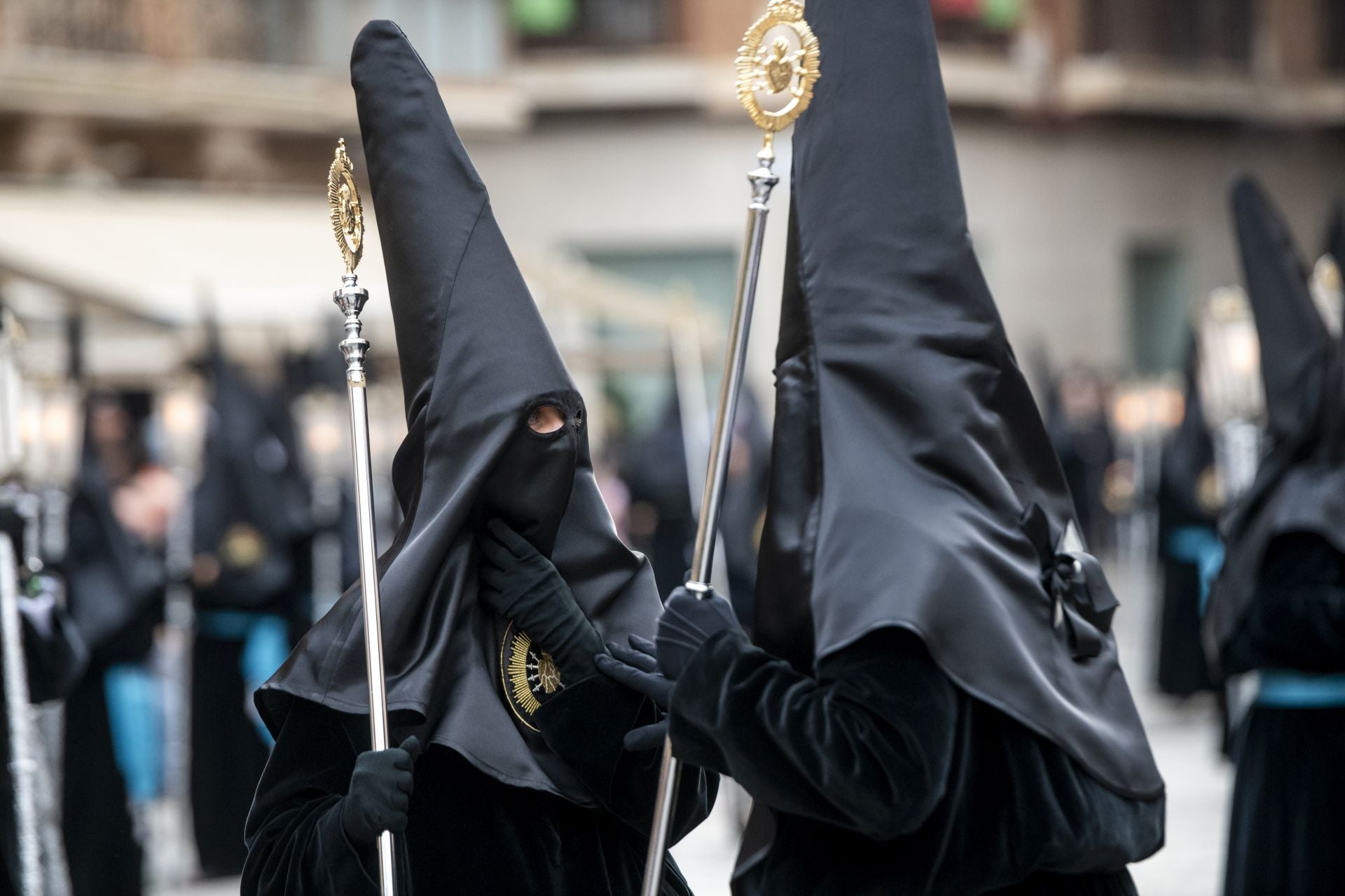 Luto en las calles de Murcia en el Viernes Santo