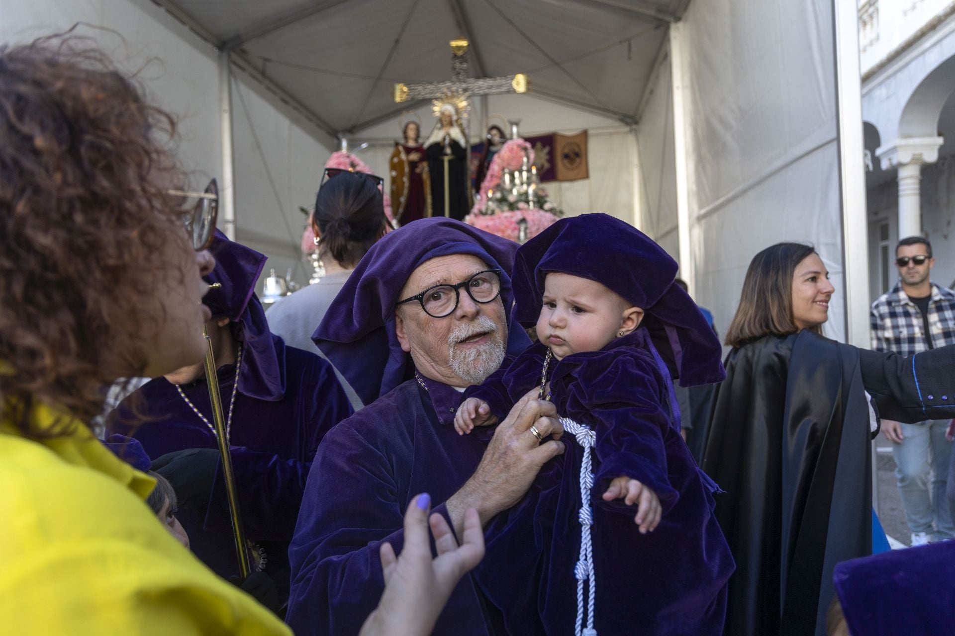 En imágenes, las procesiones de la Vera Cruz y las Santas Mujeres en Cartagena