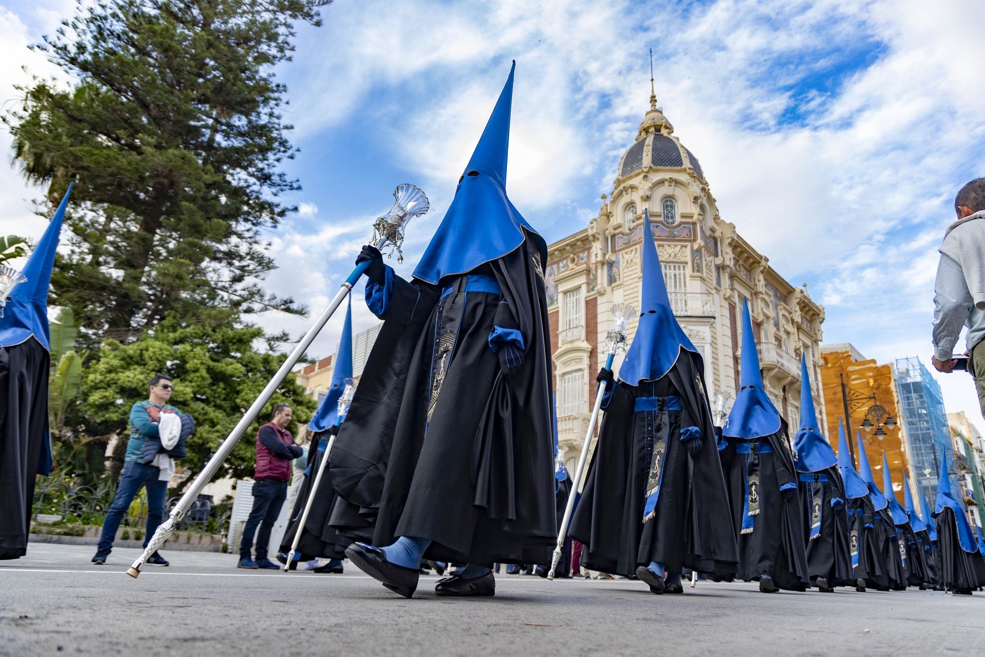 En imágenes, las procesiones de la Vera Cruz y las Santas Mujeres en Cartagena