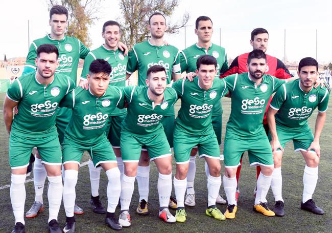 El Churra celebra el pase al 'playoff' de Segunda B con sus aficionados.