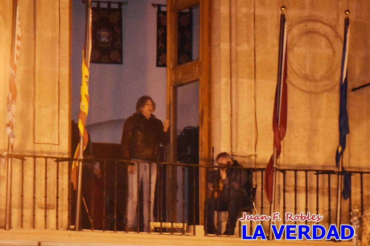 La Virgen Blanca reina en el atardecer de Jueves Santo en Caravaca de la Cruz