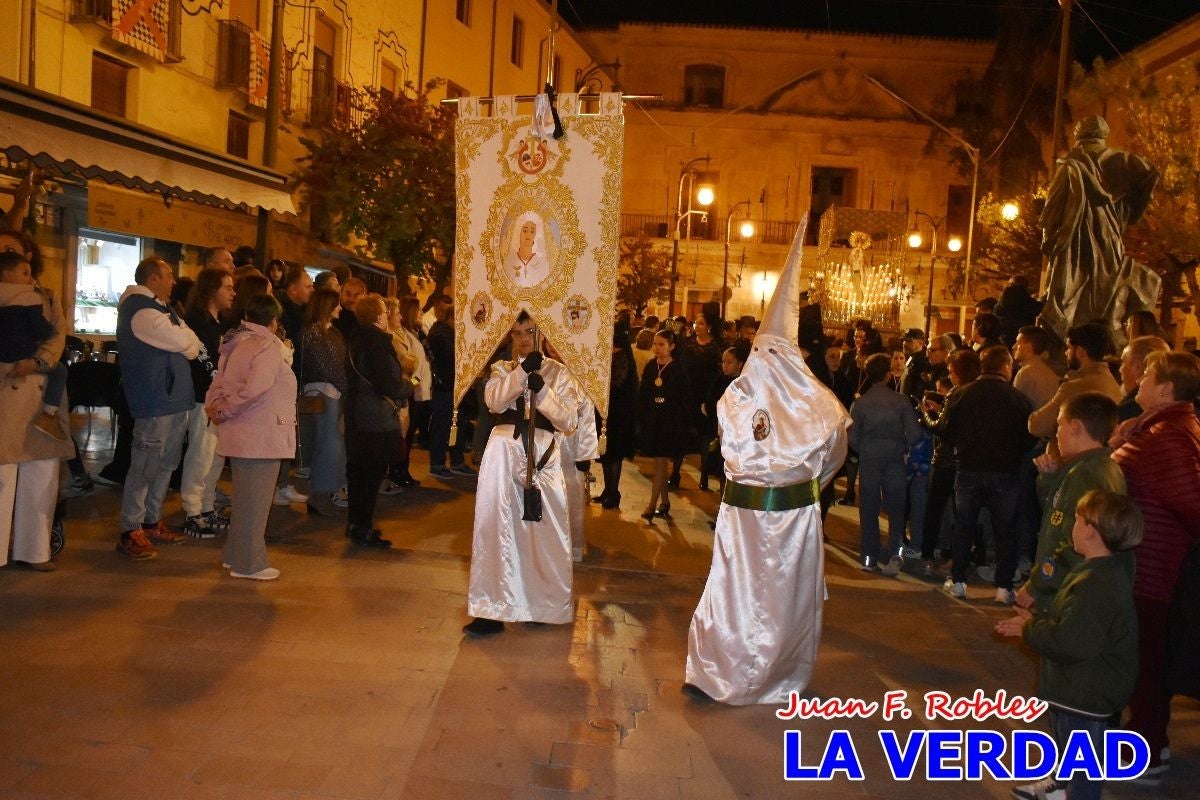 La Virgen Blanca reina en el atardecer de Jueves Santo en Caravaca de la Cruz