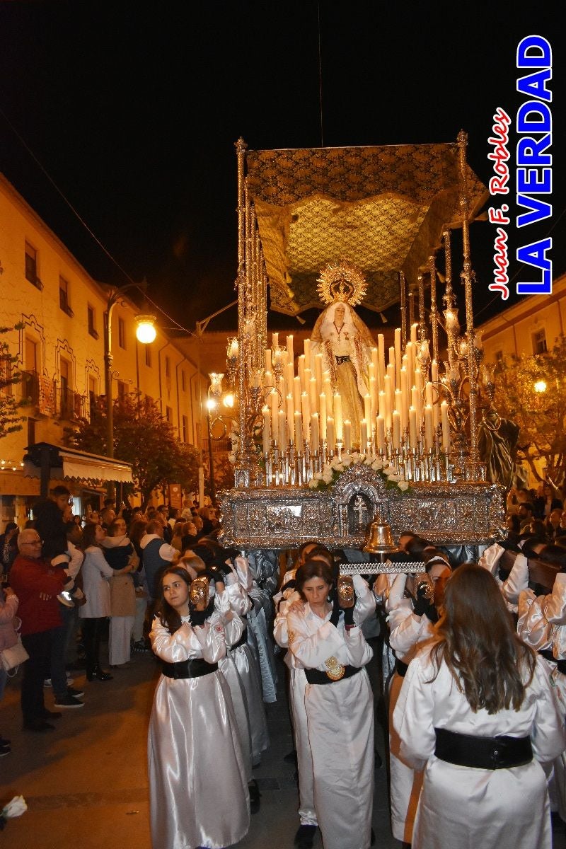 La Virgen Blanca reina en el atardecer de Jueves Santo en Caravaca de la Cruz