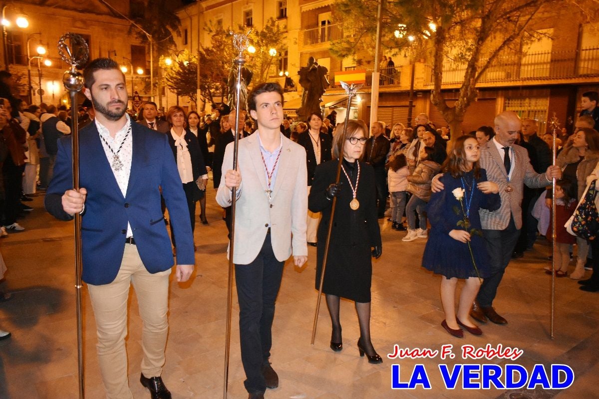 La Virgen Blanca reina en el atardecer de Jueves Santo en Caravaca de la Cruz