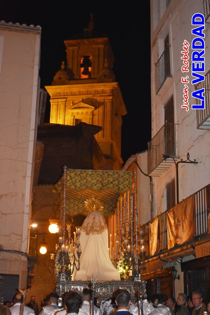 La Virgen Blanca reina en el atardecer de Jueves Santo en Caravaca de la Cruz