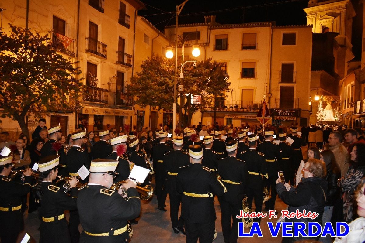 La Virgen Blanca reina en el atardecer de Jueves Santo en Caravaca de la Cruz