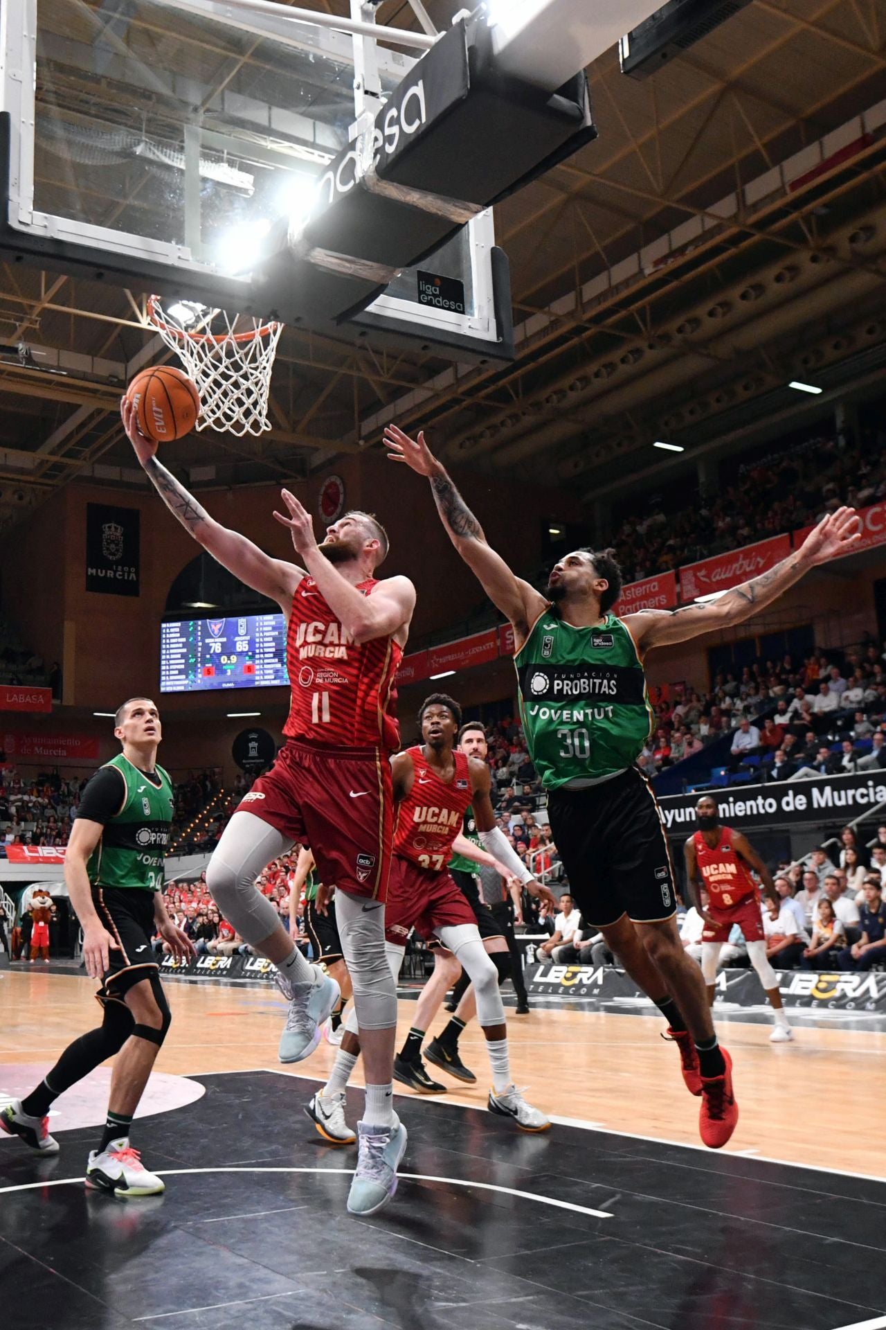 En imágenes, la victoria del UCAM Murcia ante Joventut