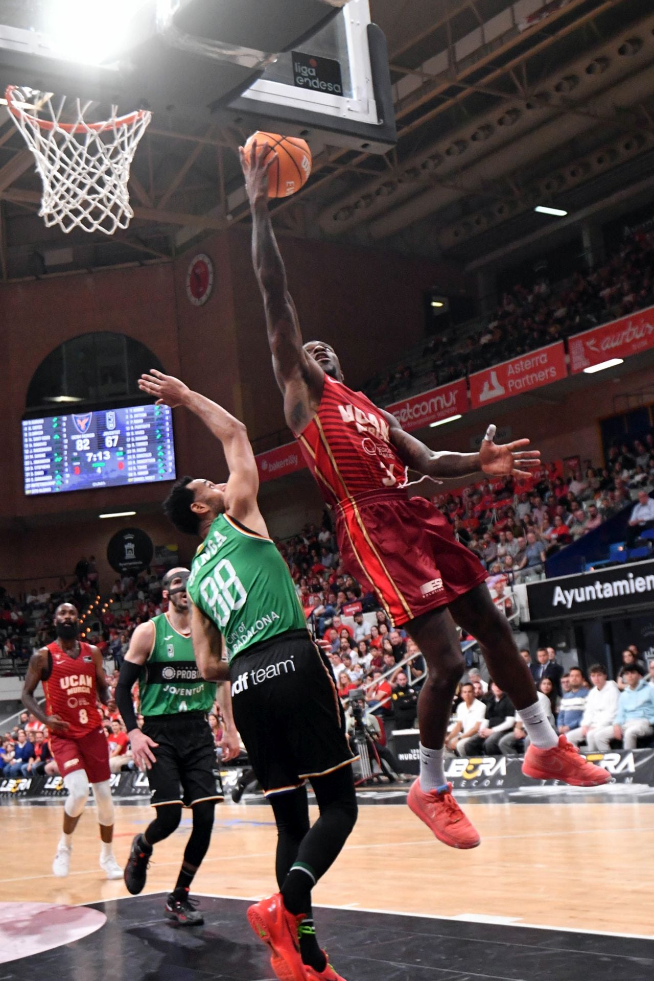 En imágenes, la victoria del UCAM Murcia ante Joventut