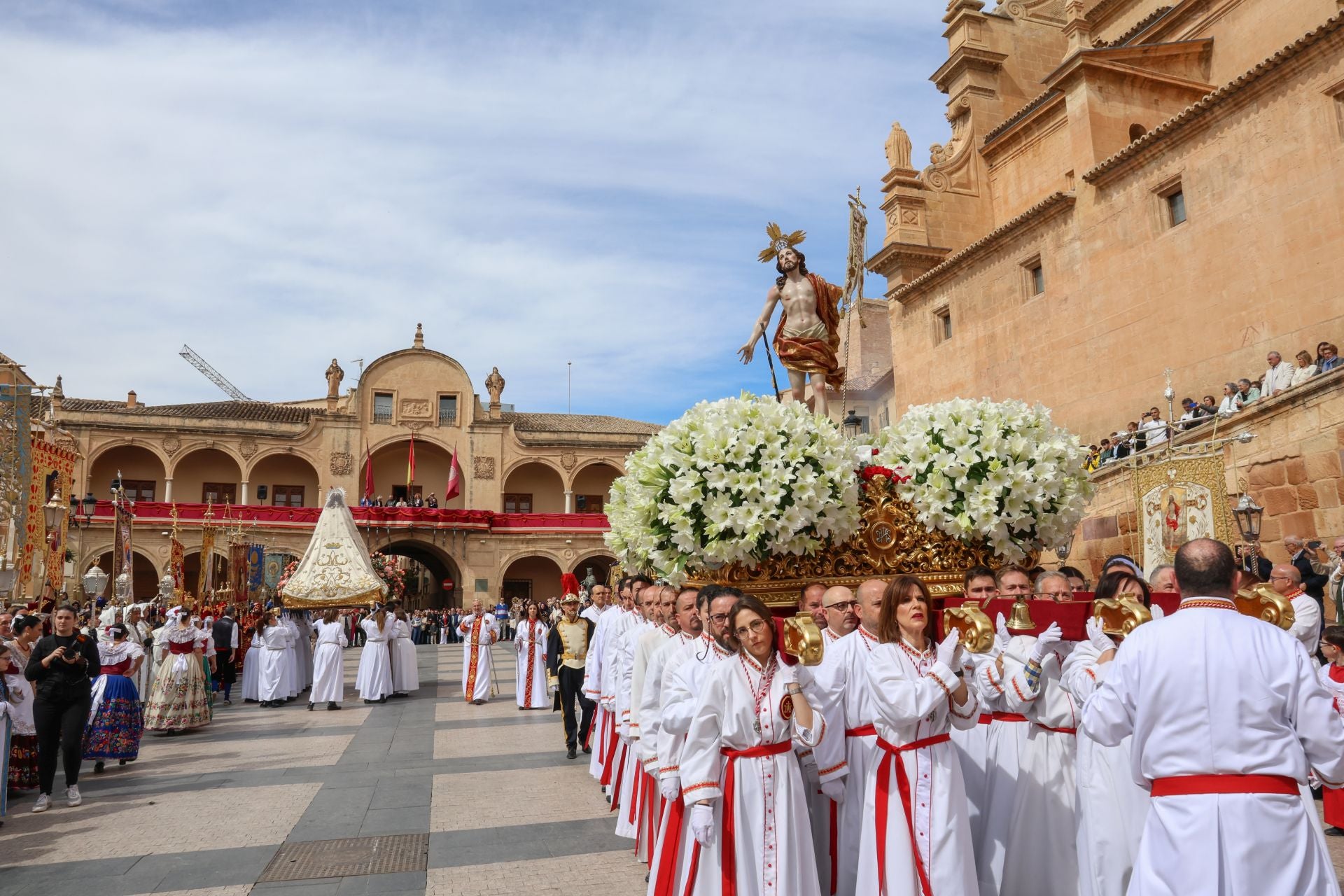 En imágenes, la procesión del Domingo de Resurrección en Lorca