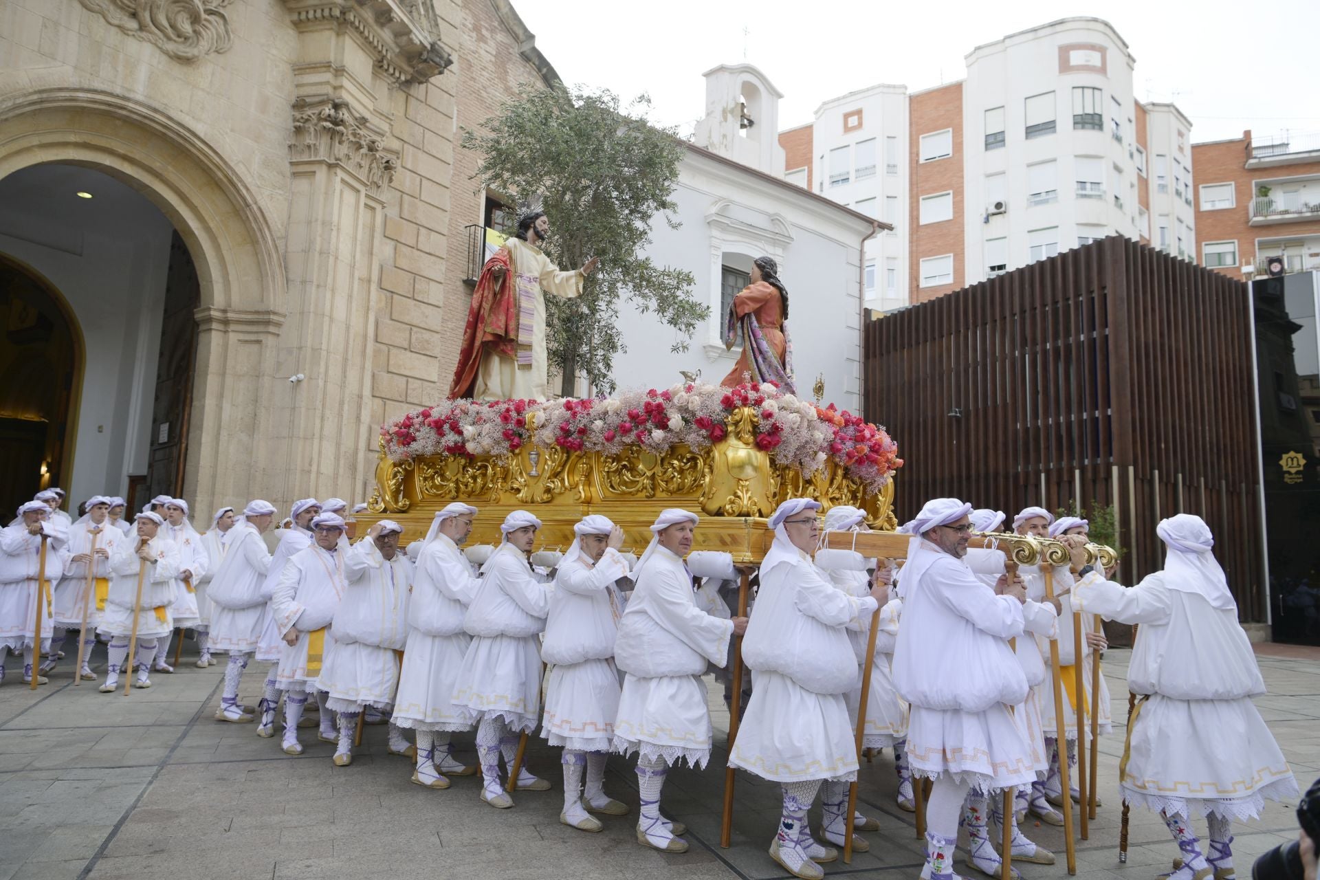 En imágenes, el Resucitado sortea la lluvia en Murcia y cierra la Semana Santa