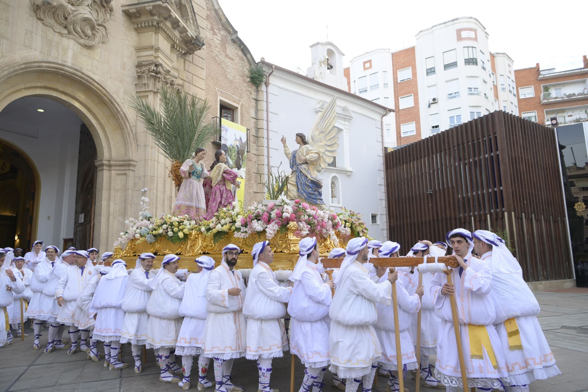 En imágenes, el Resucitado sortea la lluvia en Murcia y cierra la Semana Santa