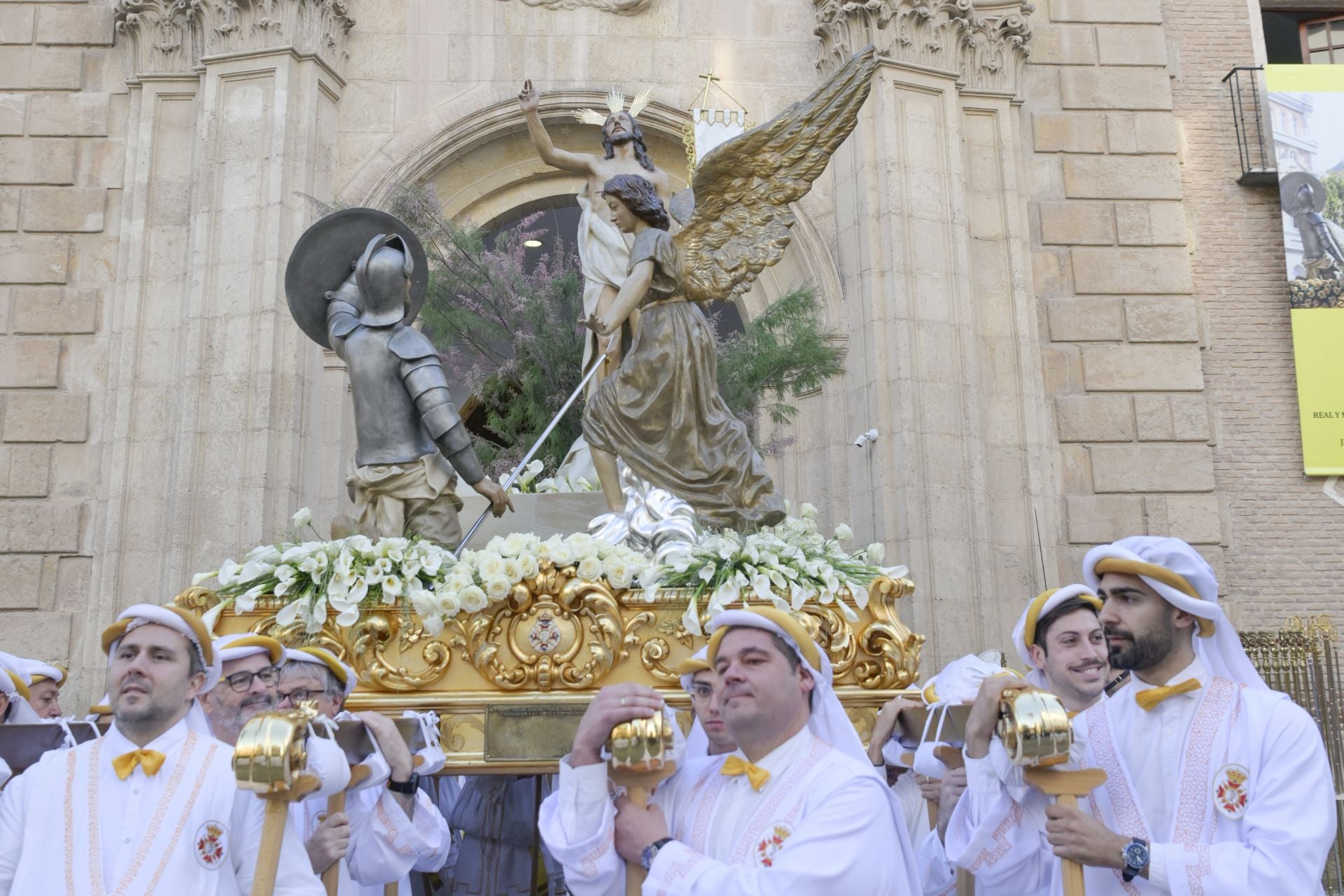 En imágenes, el Resucitado sortea la lluvia en Murcia y cierra la Semana Santa