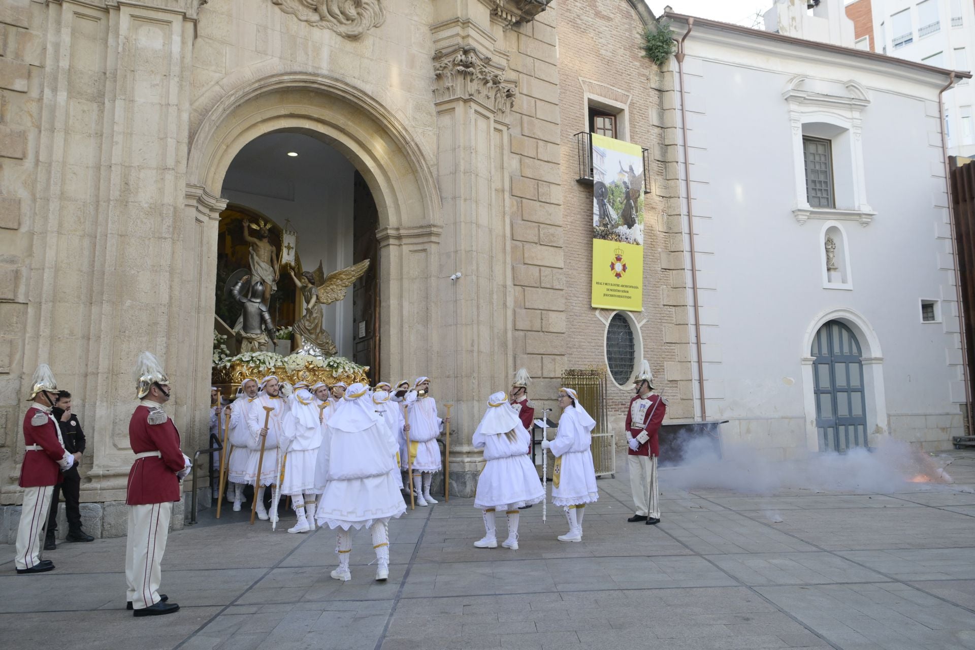 En imágenes, el Resucitado sortea la lluvia en Murcia y cierra la Semana Santa