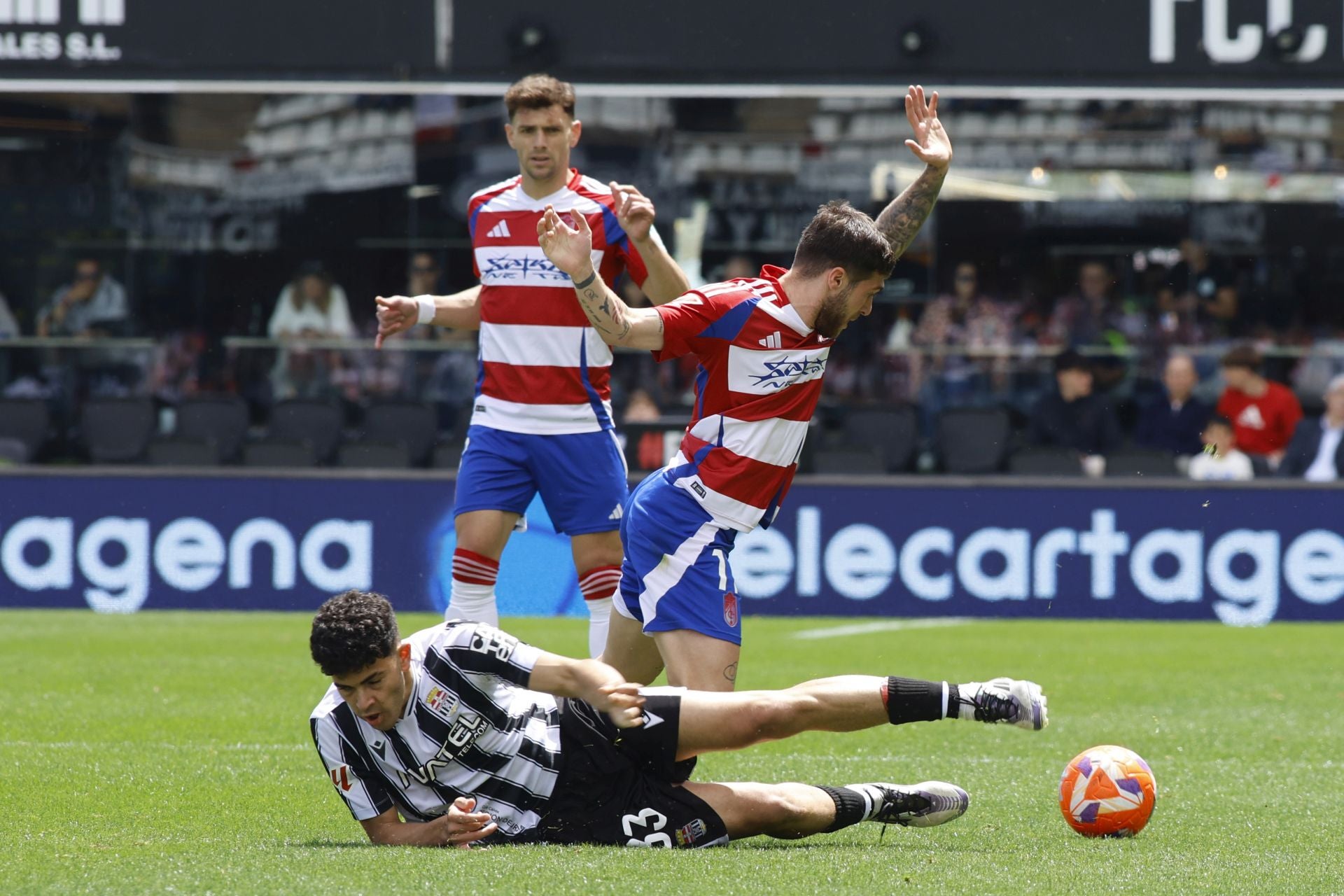 La derrota del Cartagena frente al Granada, en imágenes