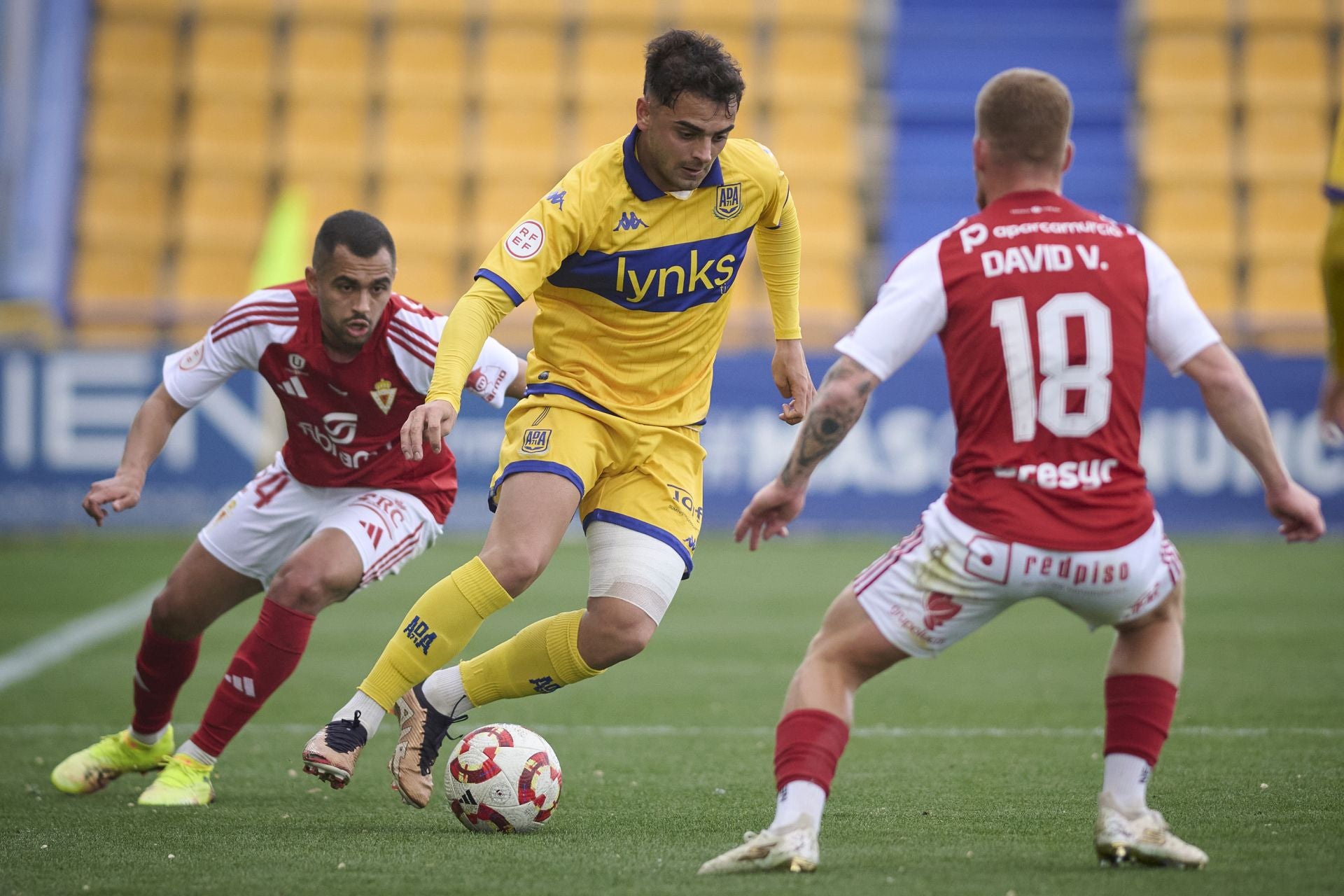 La derrota del Real Murcia frente al Alcorcón, en imágenes