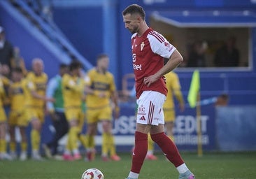 El Real Murcia se aleja del liderato en el infierno de Santo Domingo