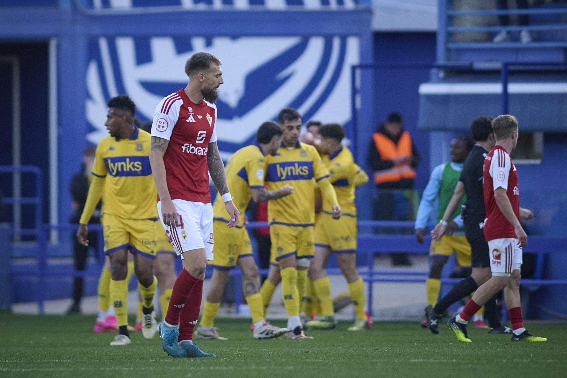 La derrota del Real Murcia frente al Alcorcón, en imágenes