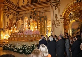 Salve a la Virgen de la Amargura en la capilla del Rosario, anoche.