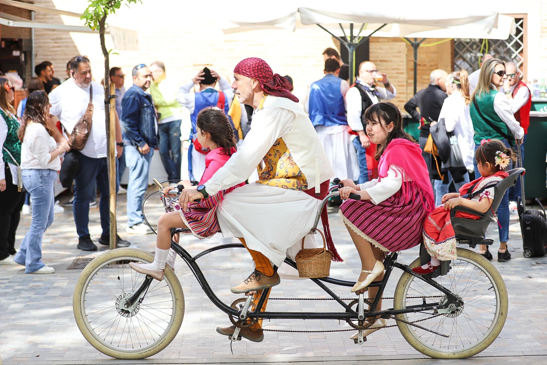 En imágenes, los huertanos inundan las calles del centro de Murcia