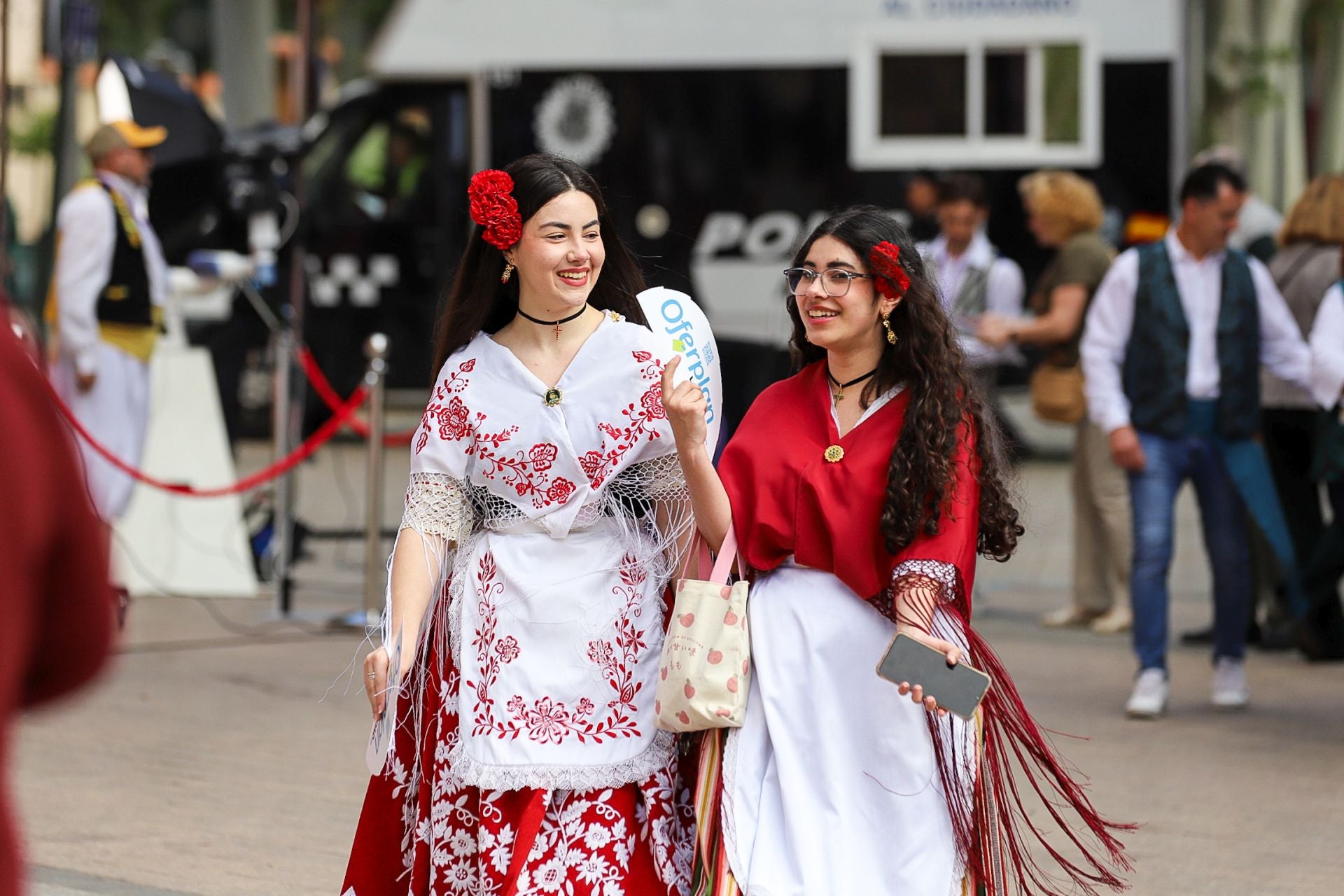 En imágenes, los huertanos inundan las calles del centro de Murcia