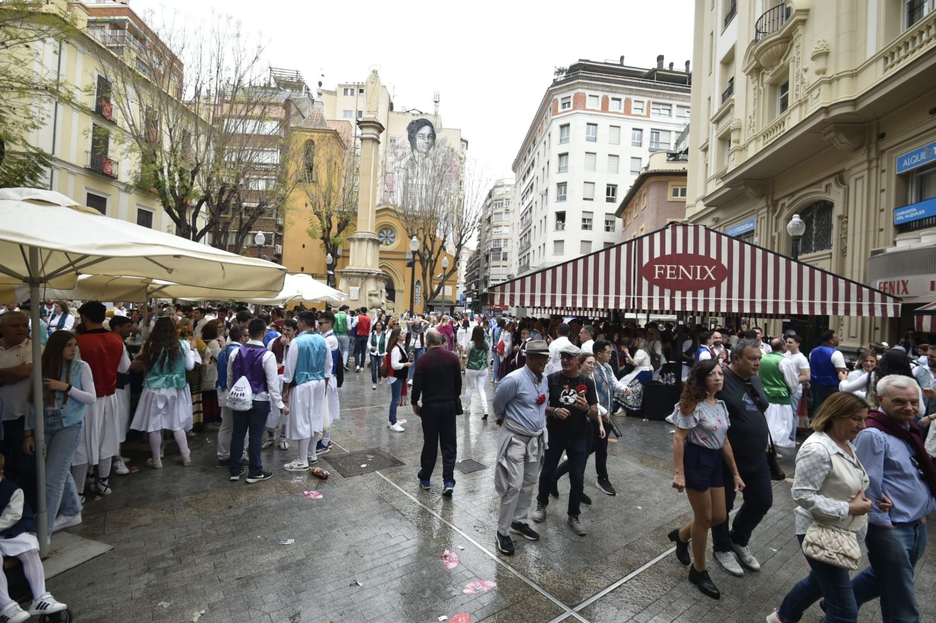 En imágenes, los huertanos inundan las calles del centro de Murcia