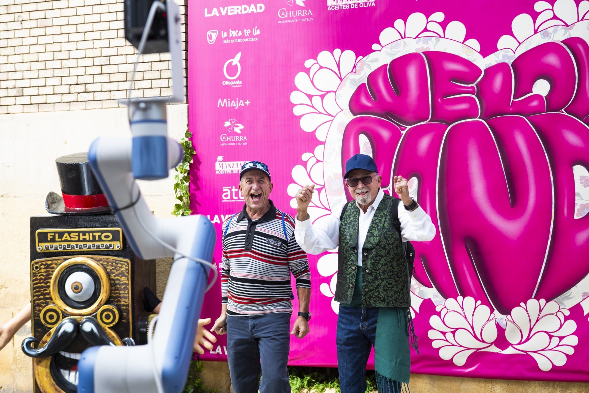 El &#039;Glambot&#039; de LA VERDAD y Photoflash Events en el Bando de la Huerta, en imágenes