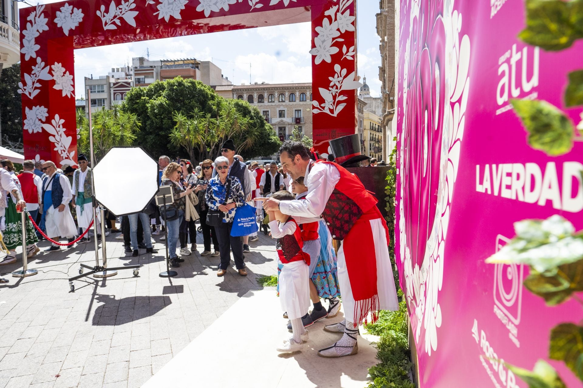 El &#039;Glambot&#039; de LA VERDAD y Photoflash Events en el Bando de la Huerta, en imágenes