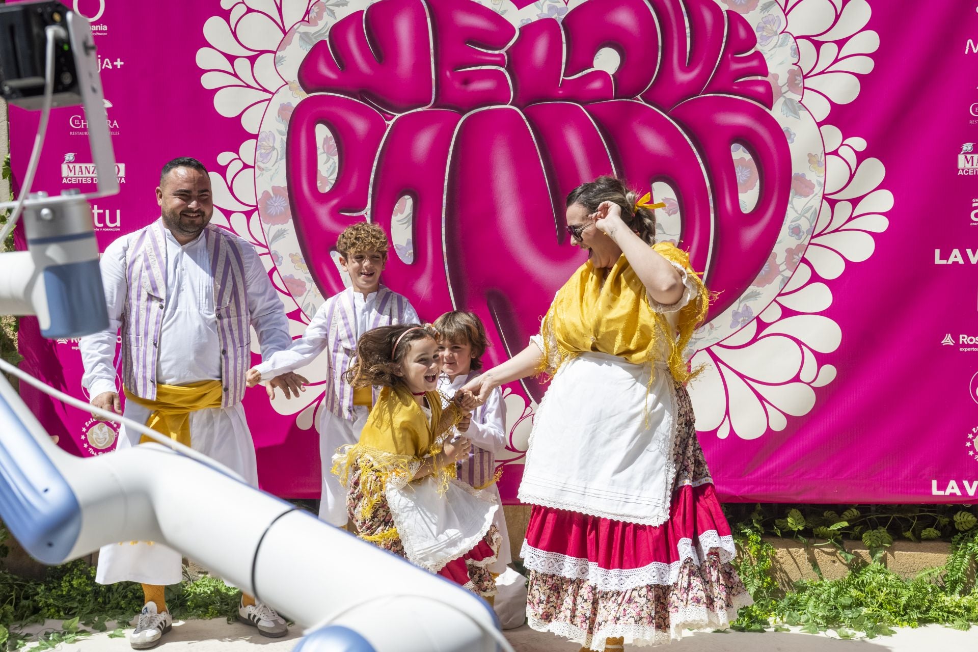 El &#039;Glambot&#039; de LA VERDAD y Photoflash Events en el Bando de la Huerta, en imágenes