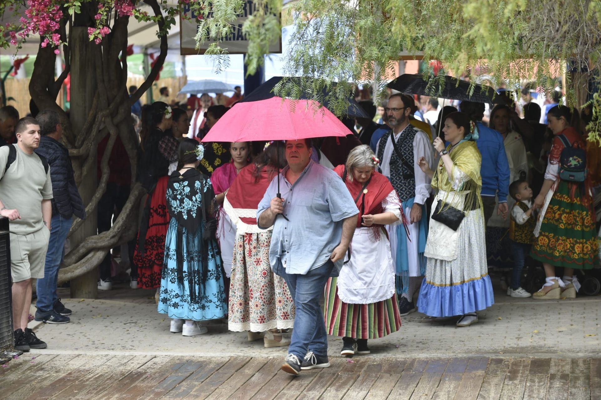 En imágenes, los huertanos inundan las calles del centro de Murcia
