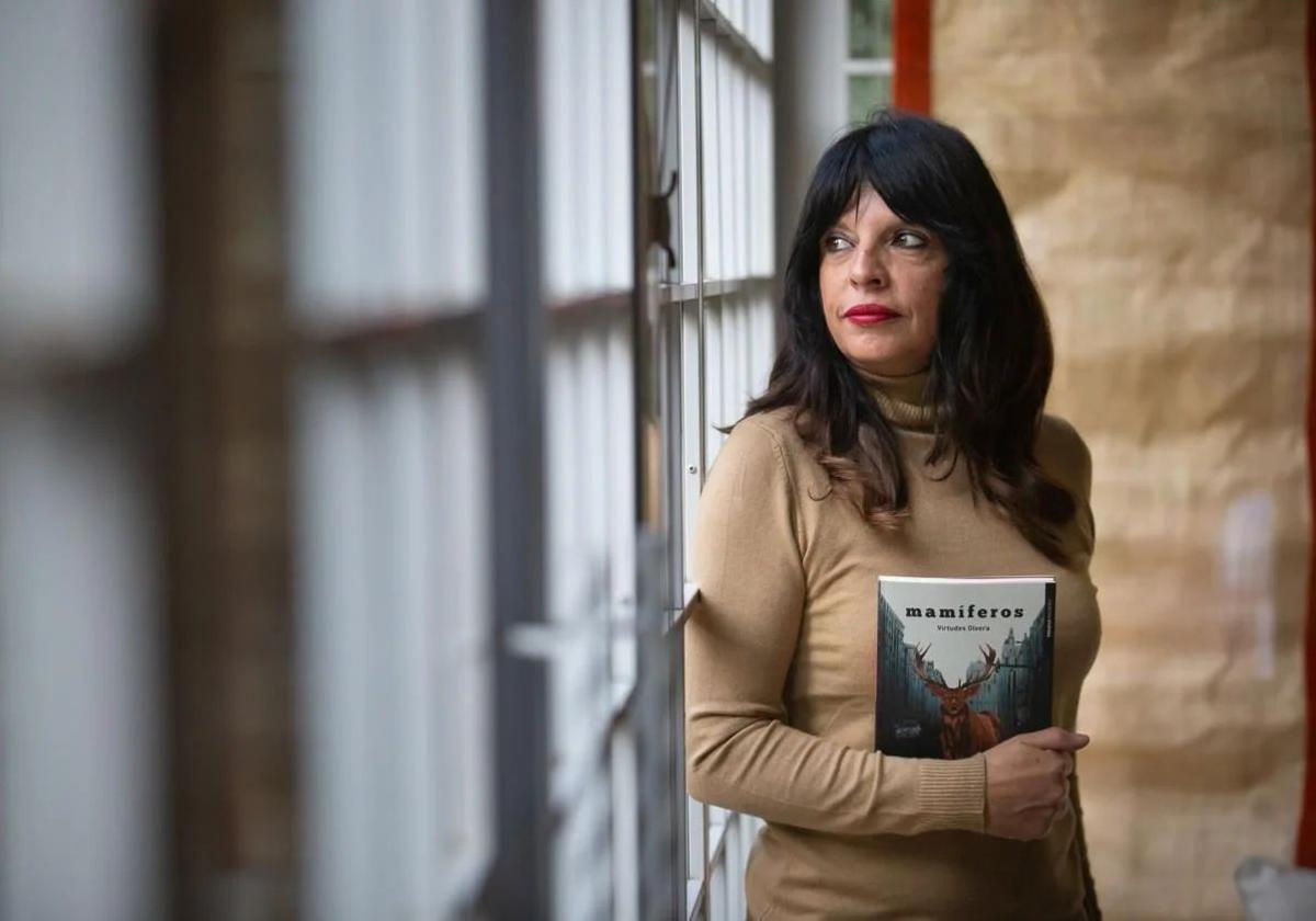 La autora granadina Virtudes Olvera.