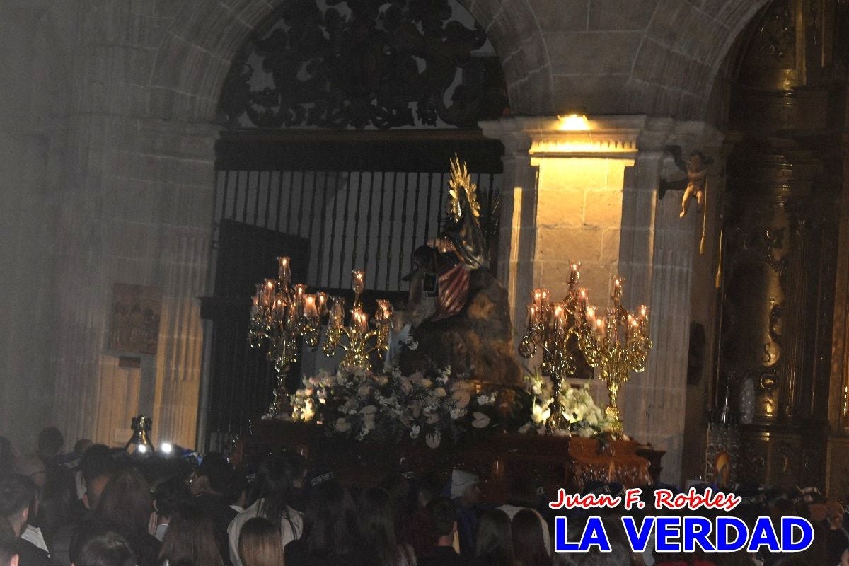 «La Soledad» acompaña hasta su capilla al «Cristo Yacente» en Caravaca de la Cruz