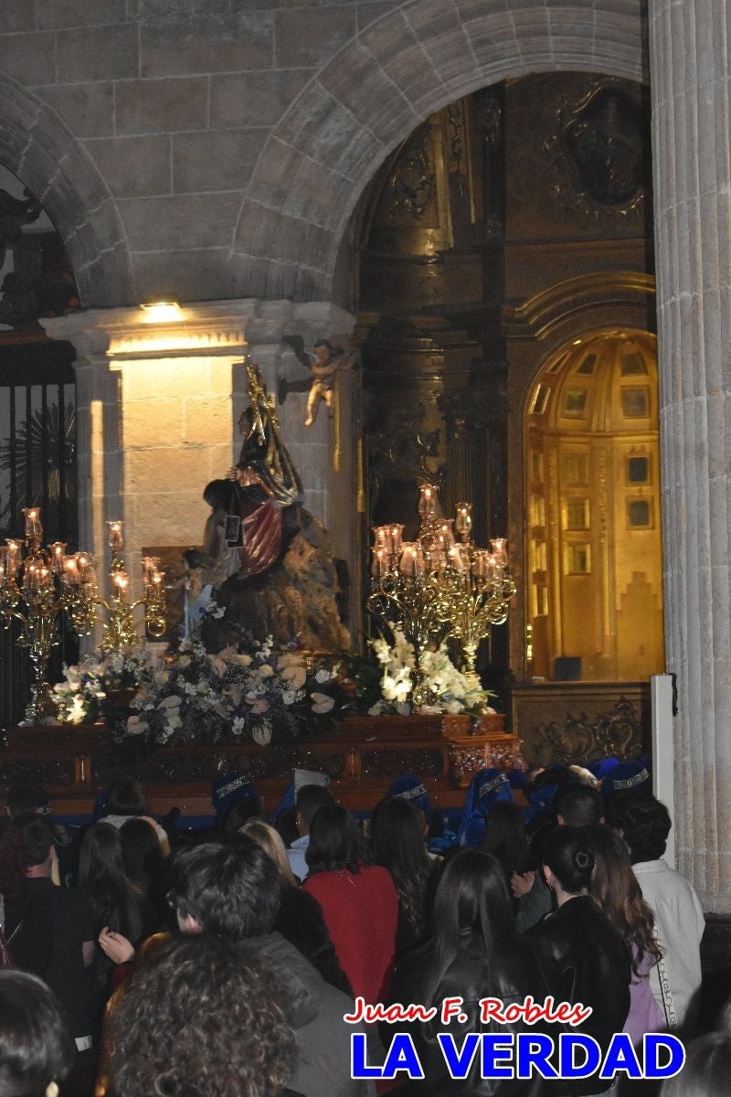 «La Soledad» acompaña hasta su capilla al «Cristo Yacente» en Caravaca de la Cruz