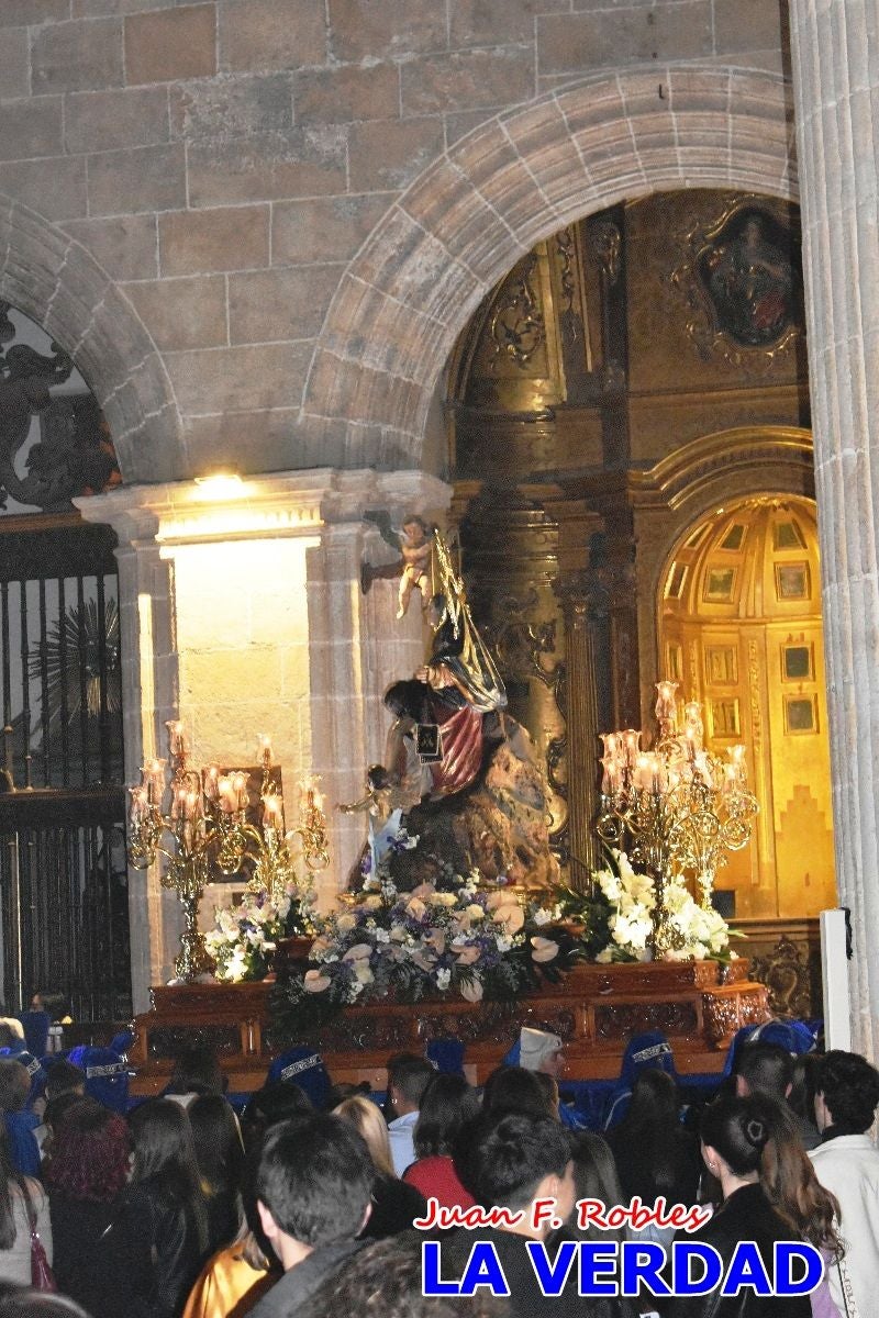 «La Soledad» acompaña hasta su capilla al «Cristo Yacente» en Caravaca de la Cruz