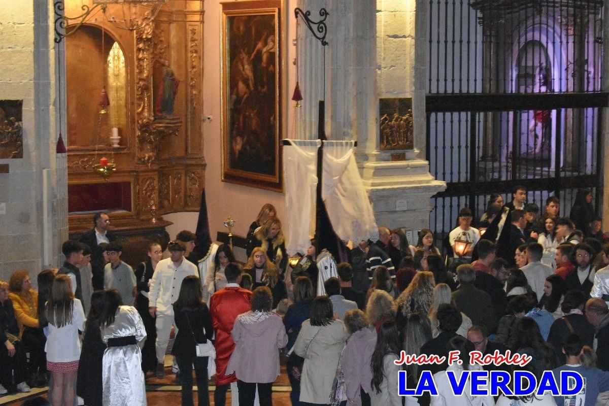 «La Soledad» acompaña hasta su capilla al «Cristo Yacente» en Caravaca de la Cruz